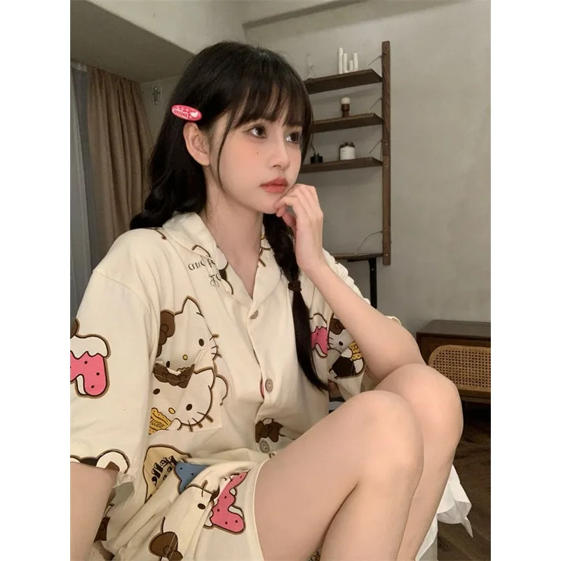 Новые летние белые милые пижамы с героями мультфильмов «Hello Kitty», женские шорты с короткими рукавами, повседневный комплект одежды для дома
Новые летние белые милые пижамы с героями мультфильмов «Hello Kitty», женские шорты с короткими рукавами, повседневный комплект одежды для дома