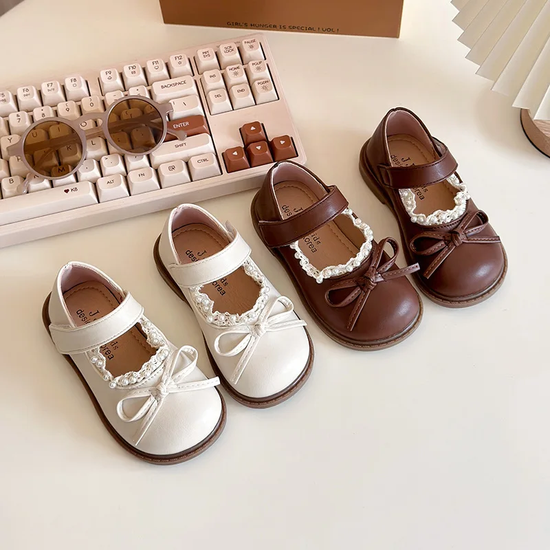 Новая обувь для девочек, модная универсальная весенняя детская обувь на плоской мягкой подошве, изысканная обувь принцессы, простые кожаные туфли с кружевом в стиле ретро, 2025 г.
Новая обувь для девочек, модная универсальная весенняя детская обувь на плоской мягкой подошве, изысканная обувь принцессы, простые кожаные туфли с кружевом в стиле ретро, 2025 г.