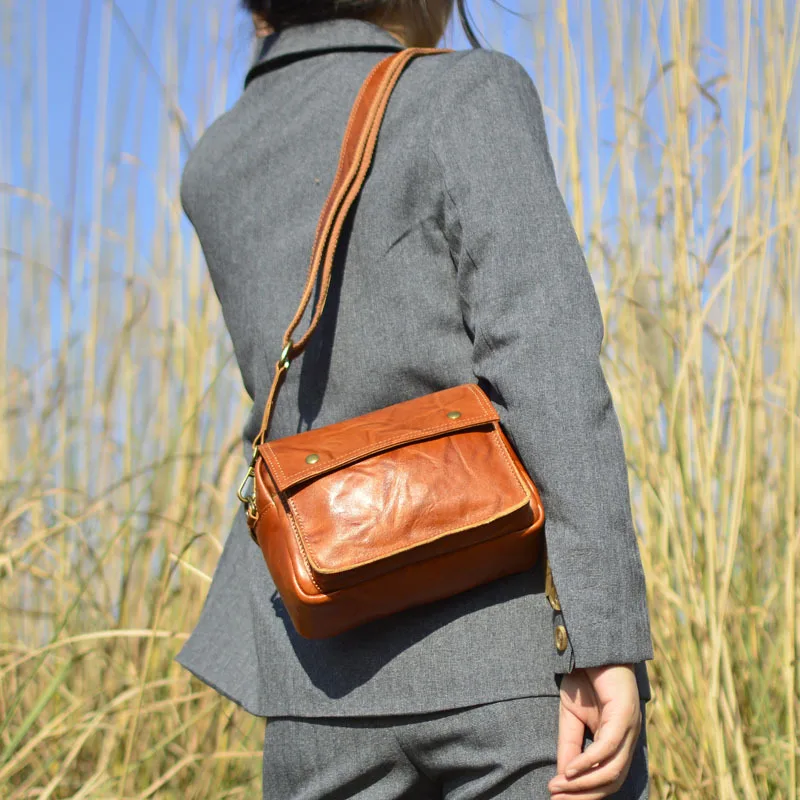 AETOO Vintage leather men and women's postman baotou layer plant cowhide shoulder bag crossbody bag casual Korean version of the
AETOO Vintage leather men and women's postman baotou layer plant cowhide shoulder bag crossbody bag casual Korean version of the