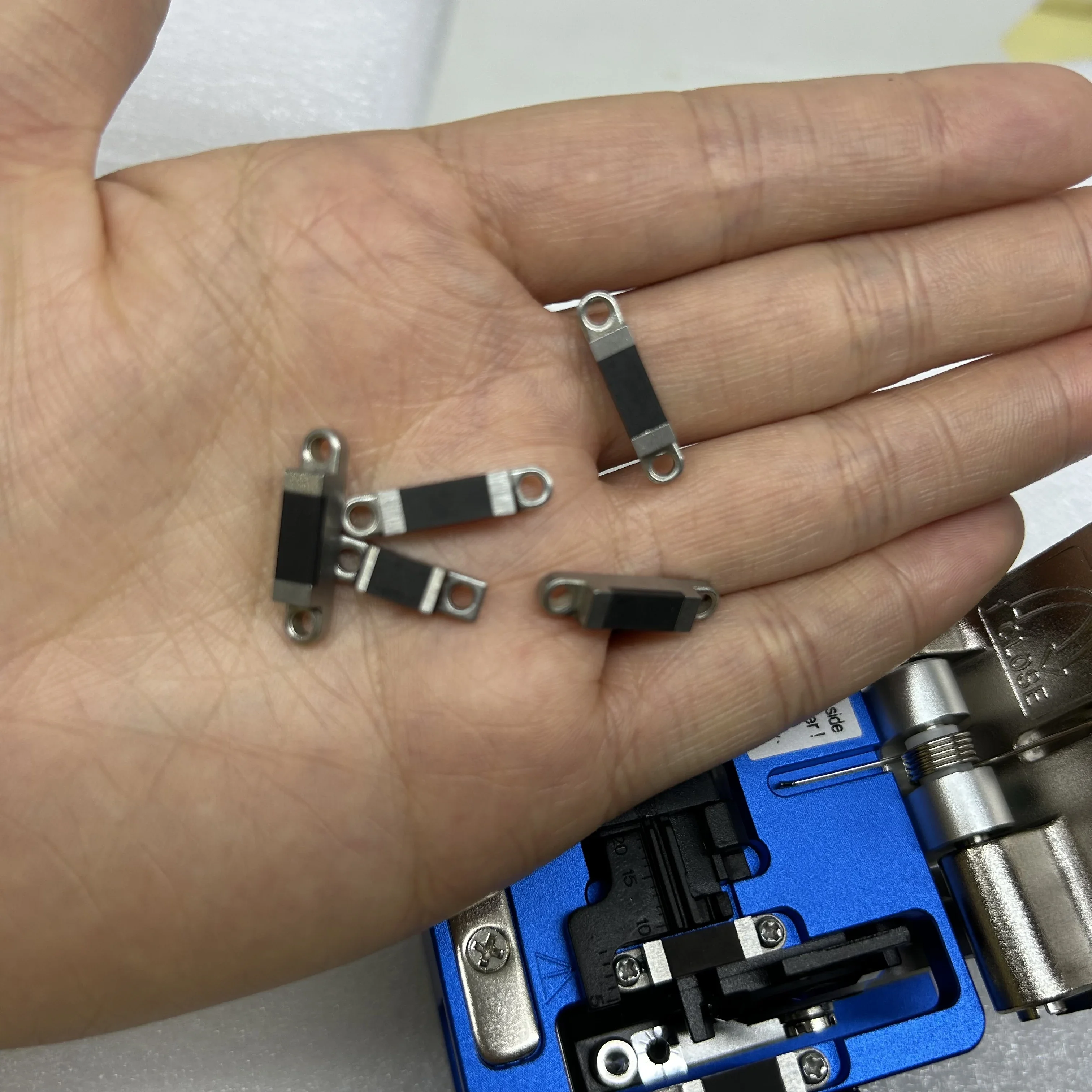 Sumitomo FC-6S Cleaver rubber pad Optic fiber cutting knife Rubber pad plate rubber gasket
Sumitomo FC-6S Cleaver rubber pad Optic fiber cutting knife Rubber pad plate rubber gasket