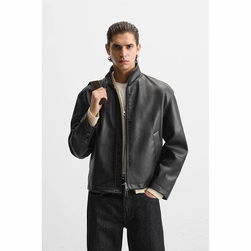 Spring 2025 Men's ort Loose Faux Leather Jaet Stand Collar ket Design PU Leather Coat Youth Casual Sle Zipper Closure
Spring 2025 Men's ort Loose Faux Leather Jaet Stand Collar ket Design PU Leather Coat Youth Casual Sle Zipper Closure
