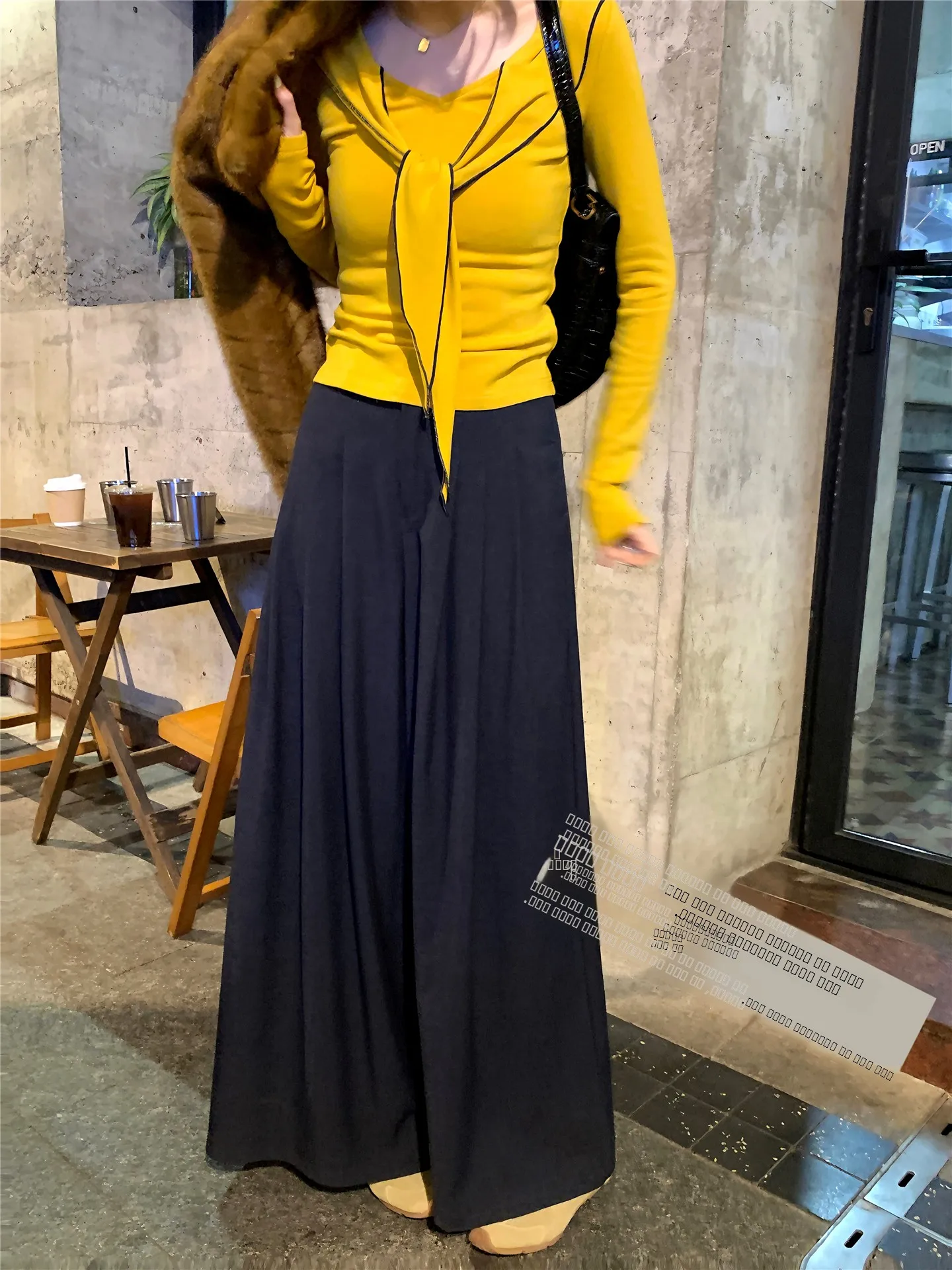 Модные повседневные осенне-зимние брюки-юбка с широкими штанинами для женщин, свободные драпированные брюки с высокой талией для повседневной носки
Модные повседневные осенне-зимние брюки-юбка с широкими штанинами для женщин, свободные драпированные брюки с высокой талией для повседневной носки