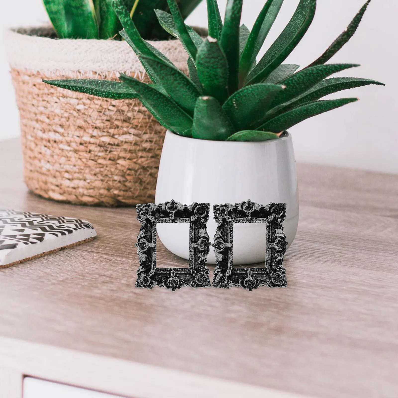 2pcs Mini Picture Frames Vintage Resin Decorative Photo Frame naments Small Size Home Crafts Display Frame for Photos
2pcs Mini Picture Frames Vintage Resin Decorative Photo Frame naments Small Size Home Crafts Display Frame for Photos