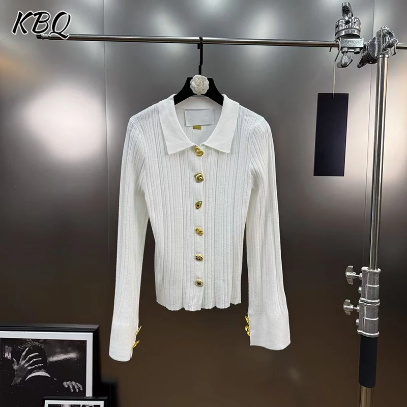 KBQ однотонный вязаный свитер с металлическими пуговицами для похудения для женщин, минималистичный шикарный свитер с лацканами и длинными рукавами, женский осенний новый свитер
KBQ однотонный вязаный свитер с металлическими пуговицами для похудения для женщин, минималистичный шикарный свитер с лацканами и длинными рукавами, женский осенний новый свитер