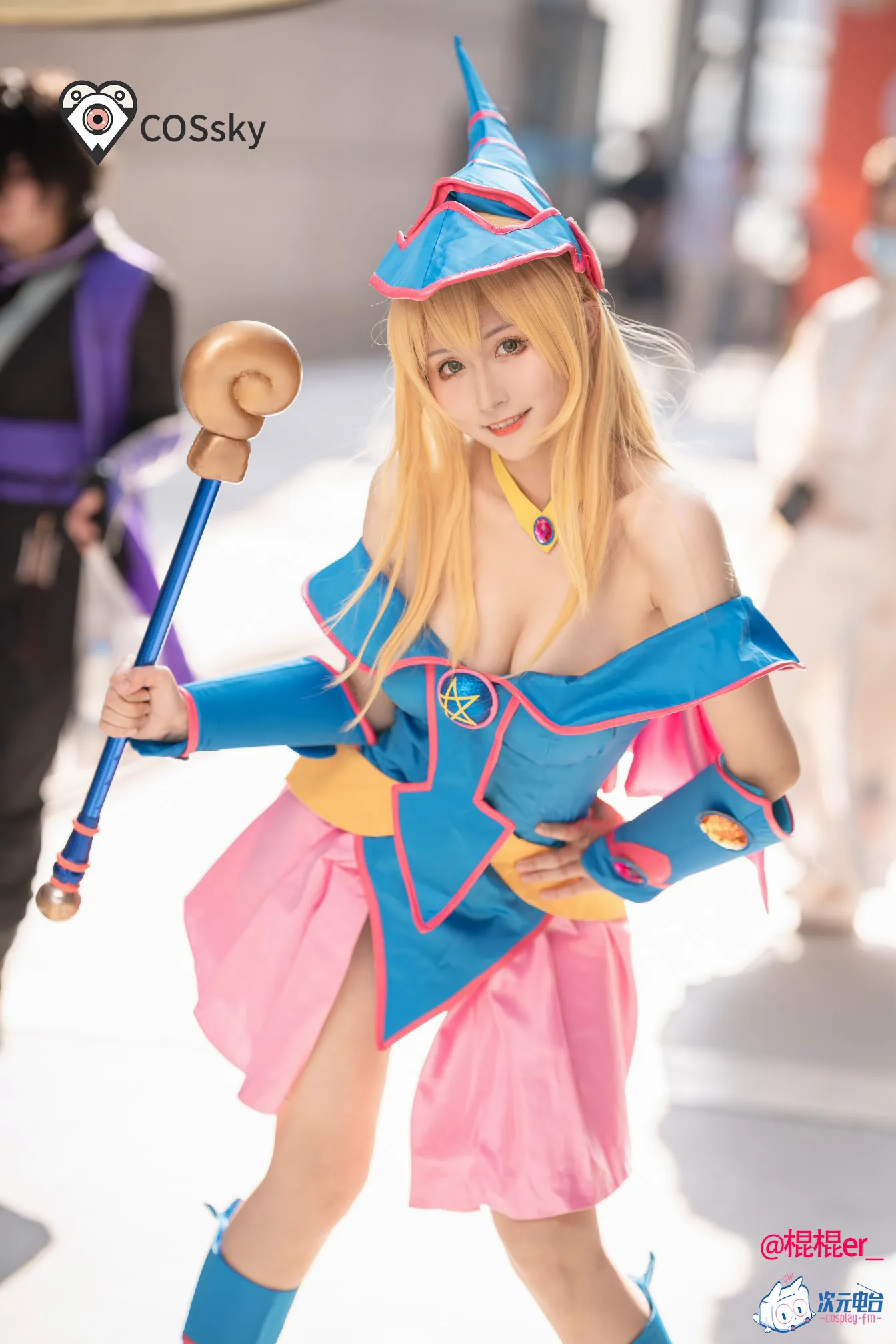 Anime Yu-Gi-Oh Dark Magician Girl Cosplay Costume with Hat Women's sexy blue jumpsuit Wig necklace Halloween party uniform
Anime Yu-Gi-Oh Dark Magician Girl Cosplay Costume with Hat Women's sexy blue jumpsuit Wig necklace Halloween party uniform