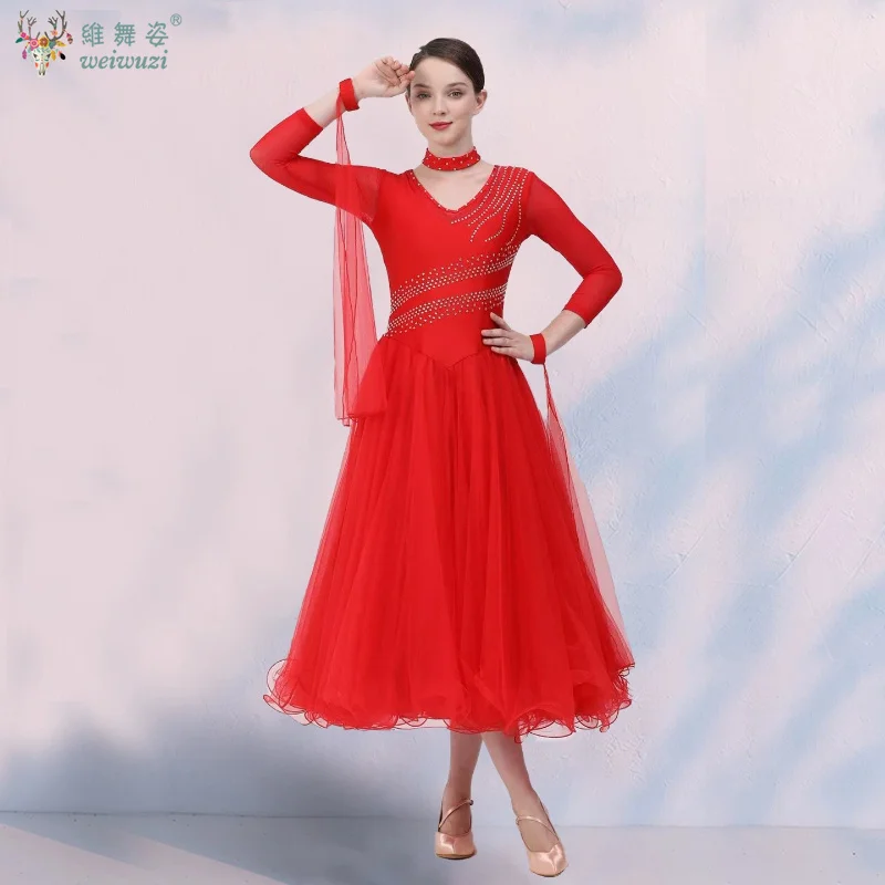 Elegant Women Ballroom Dance Dress Long Sleeve Waltz Modern Tango Standard Performance Competition Costume with Flowing Sleeves
Elegant Women Ballroom Dance Dress Long Sleeve Waltz Modern Tango Standard Performance Competition Costume with Flowing Sleeves