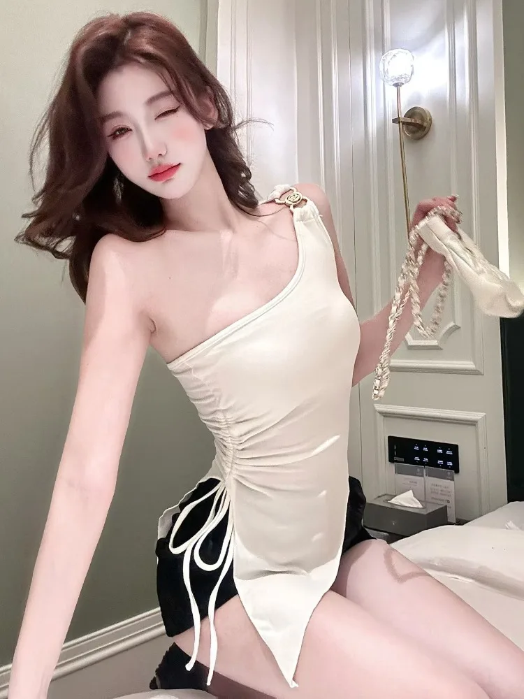Sexy Spicy Girl Asymmetrical Shoulder Strap Vest Spring Summer Pad Chest Pleated Slimming Splice with Chest Pad Women's Top
Sexy Spicy Girl Asymmetrical Shoulder Strap Vest Spring Summer Pad Chest Pleated Slimming Splice with Chest Pad Women's Top
