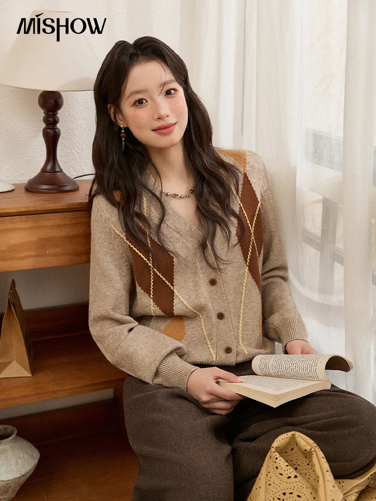 MISHOW Retro Geometry Grid Knitted Cardigan for Woman 2025 Autumn Winter Loose V-neck Sweater Loose Comfortable Top MXE89Z2638
MISHOW Retro Geometry Grid Knitted Cardigan for Woman 2025 Autumn Winter Loose V-neck Sweater Loose Comfortable Top MXE89Z2638