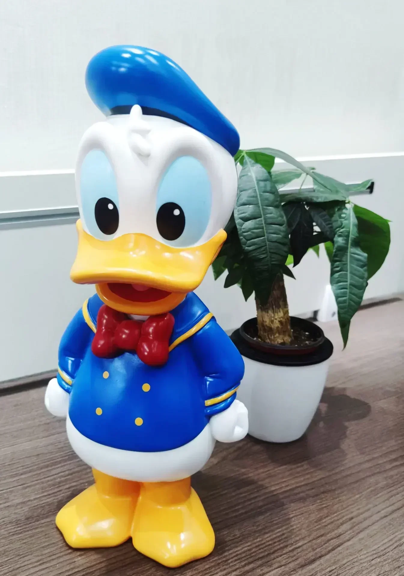 Donald Duck Large Classic Ornament PVC Handmade Creative Furniture Decoration Storage Cute Practical Gift
Donald Duck Large Classic Ornament PVC Handmade Creative Furniture Decoration Storage Cute Practical Gift