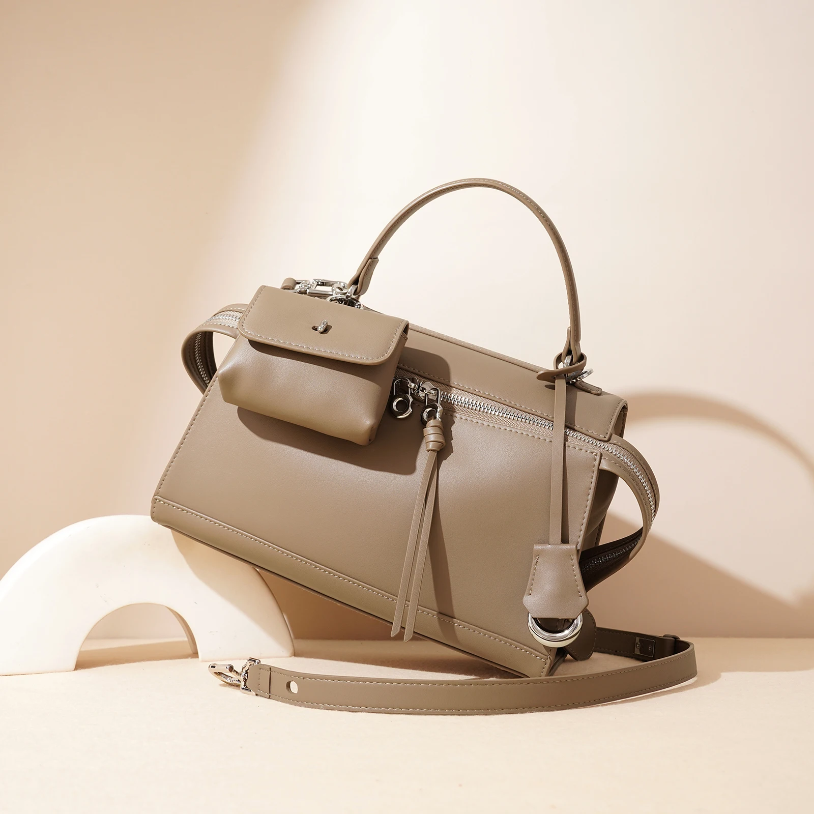 2025The new ladies' fashionable and luxurious handbags include leather handbags, cross-body bags, canvas handbags and highly des
2025The new ladies' fashionable and luxurious handbags include leather handbags, cross-body bags, canvas handbags and highly des