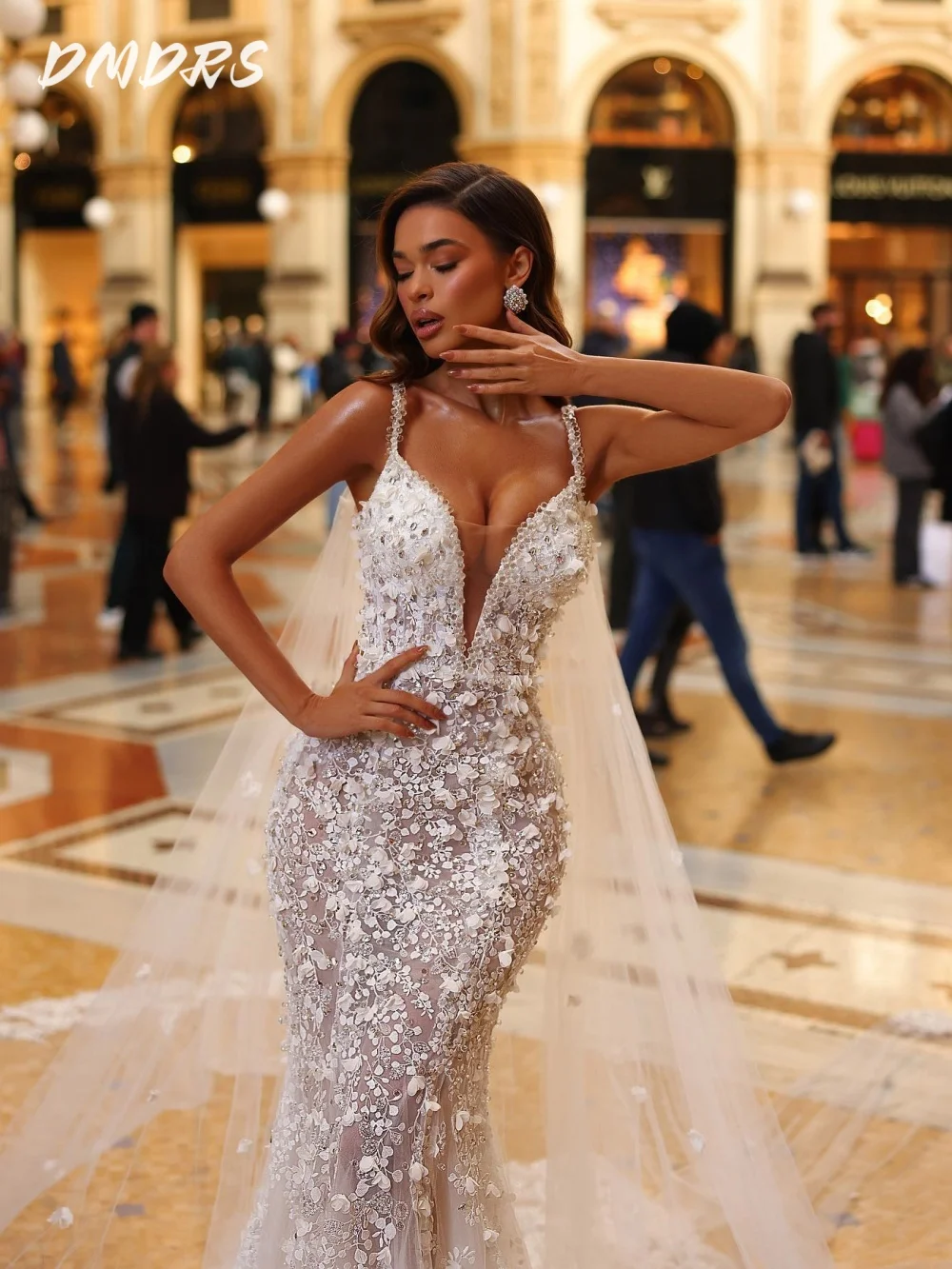 Sexy Deep V Neck Wedding Dress 2025 Elegant Sleeveless Applique Bridal Gown Romantic A-Line Floor-Length Gown Customized
Sexy Deep V Neck Wedding Dress 2025 Elegant Sleeveless Applique Bridal Gown Romantic A-Line Floor-Length Gown Customized