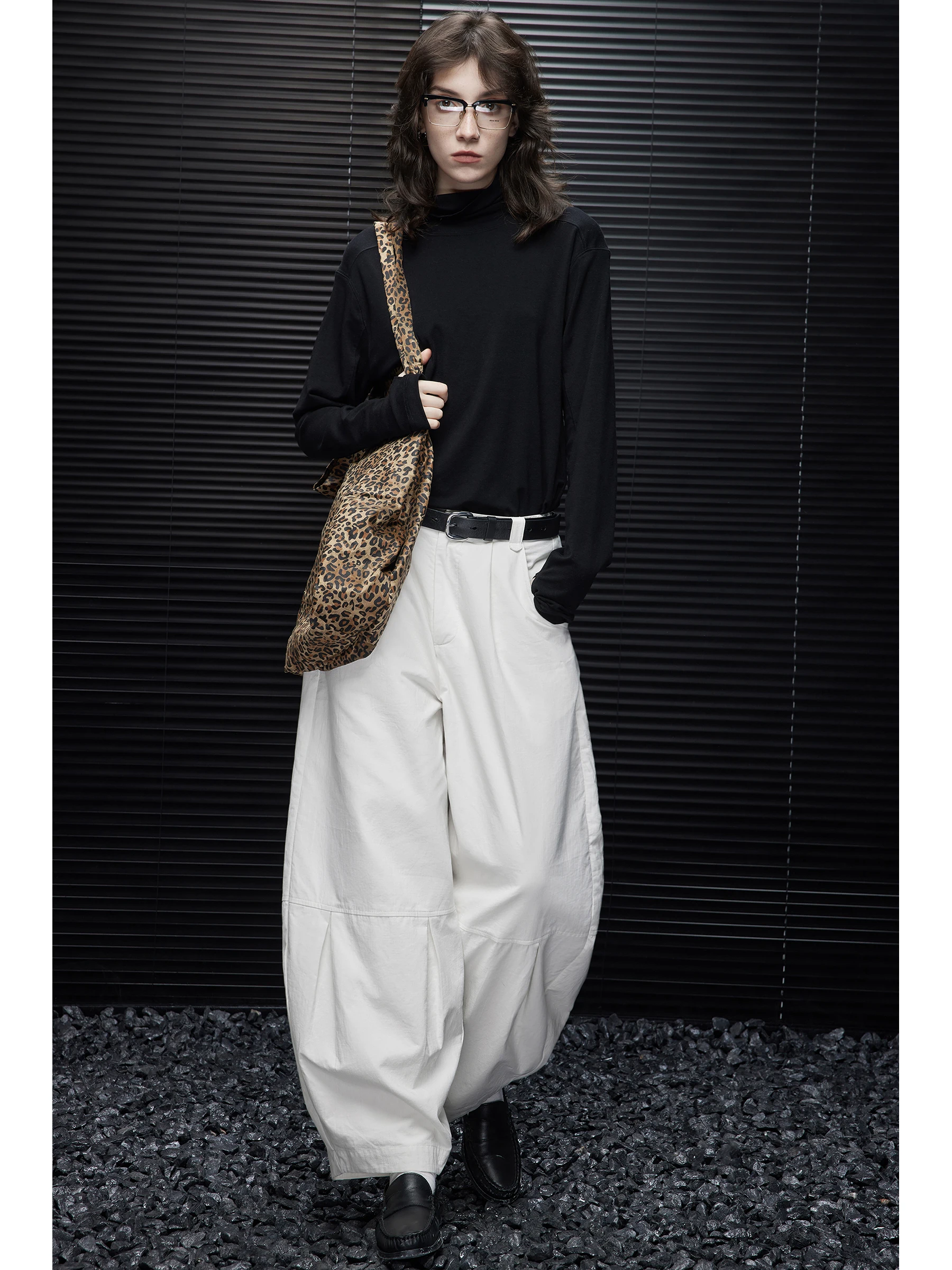 White Cotton Straight Leg Wide Leg Pants Women's Loose Design Winter New Style Slimming Casual Trousers Street Style
White Cotton Straight Leg Wide Leg Pants Women's Loose Design Winter New Style Slimming Casual Trousers Street Style