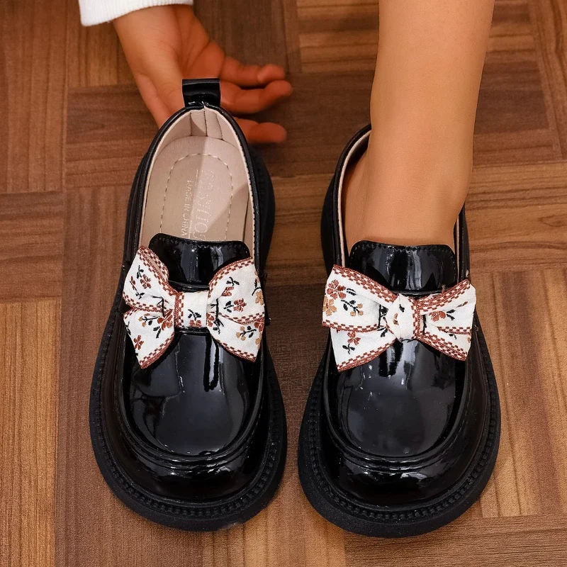 Girls Leather Shoes Black Causal Kids Embroidered Loafers Thick Bottom Princess Sweet Children's School Uniform Mary Jane Shoes
Girls Leather Shoes Black Causal Kids Embroidered Loafers Thick Bottom Princess Sweet Children's School Uniform Mary Jane Shoes