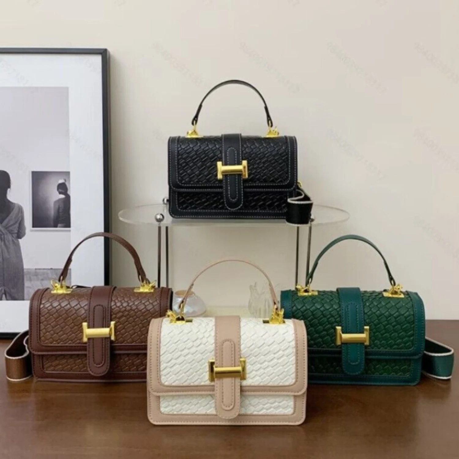 Luxury PU Leather Women's Crossbody Shoulder Bags, Retro Texture, Fashionable Minimalist Design, Assorted Colors
Luxury PU Leather Women's Crossbody Shoulder Bags, Retro Texture, Fashionable Minimalist Design, Assorted Colors