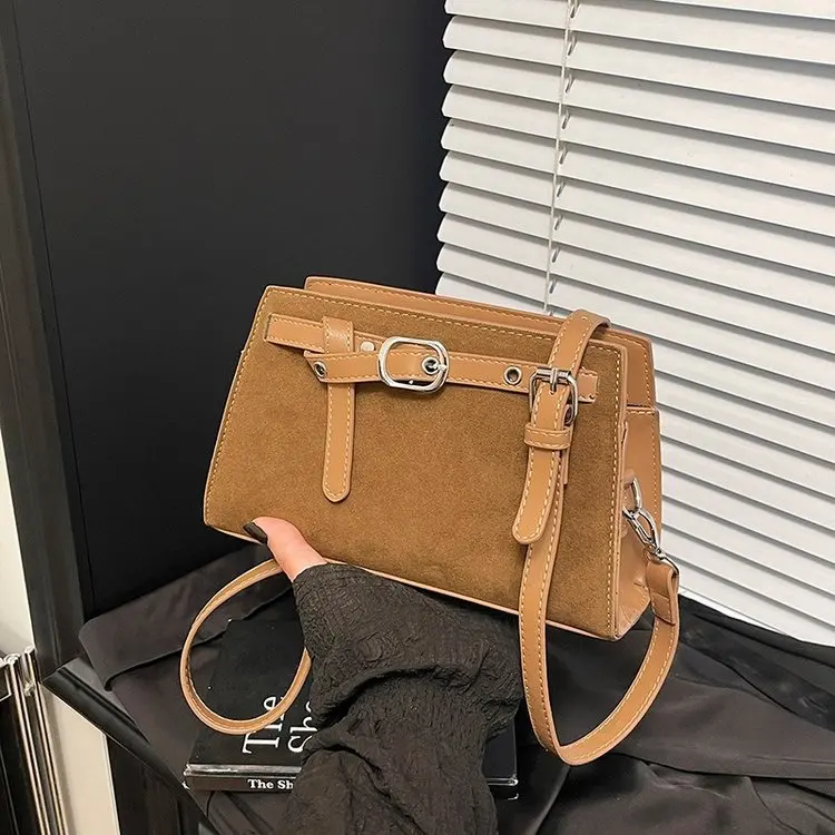 2025 Women's Matte Texture Messenger Bag - Solid Color Shoulder Purse, Adjustable Strap for Casual/Work/Day Out, Trendy Underarm
2025 Women's Matte Texture Messenger Bag - Solid Color Shoulder Purse, Adjustable Strap for Casual/Work/Day Out, Trendy Underarm
