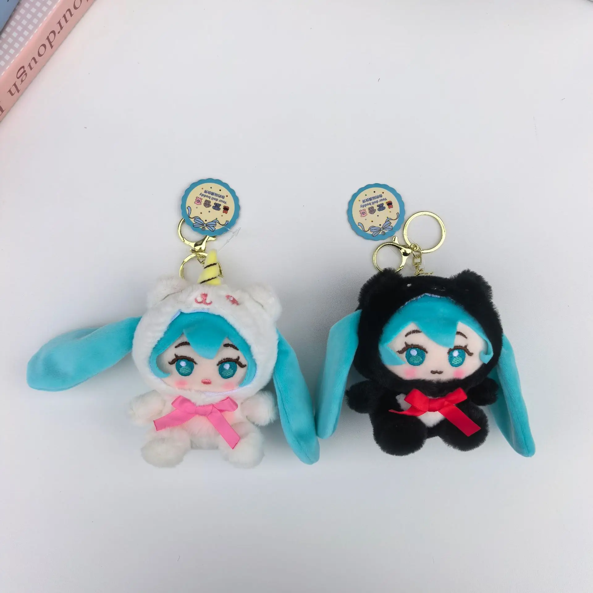 Cute Hatsune Miku Anime Periphery Cartoons Kawaii Plush Toy Bag Pendant Doll Keychains Cosplay Decoration Woman Student Gift
Cute Hatsune Miku Anime Periphery Cartoons Kawaii Plush Toy Bag Pendant Doll Keychains Cosplay Decoration Woman Student Gift