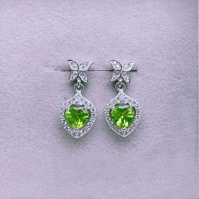 Sterling 925 Silver Natural Peridot Earrings 6mm*6mm Heart Cut Earrings 925 Silver Peridot Jewelry with 18K Gold Plating
Sterling 925 Silver Natural Peridot Earrings 6mm*6mm Heart Cut Earrings 925 Silver Peridot Jewelry with 18K Gold Plating