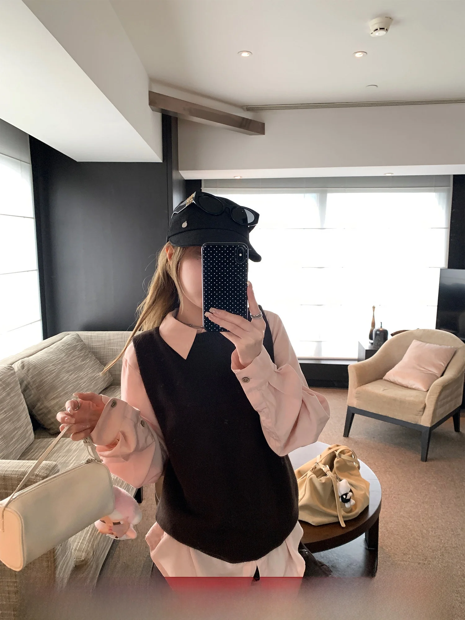 Красный вязаный жилет с ручной вышивкой для женщин, верхняя одежда для многослойных образов, укороченный, с круглым вырезом, без застежек на пуговицы
Красный вязаный жилет с ручной вышивкой для женщин, верхняя одежда для многослойных образов, укороченный, с круглым вырезом, без застежек на пуговицы