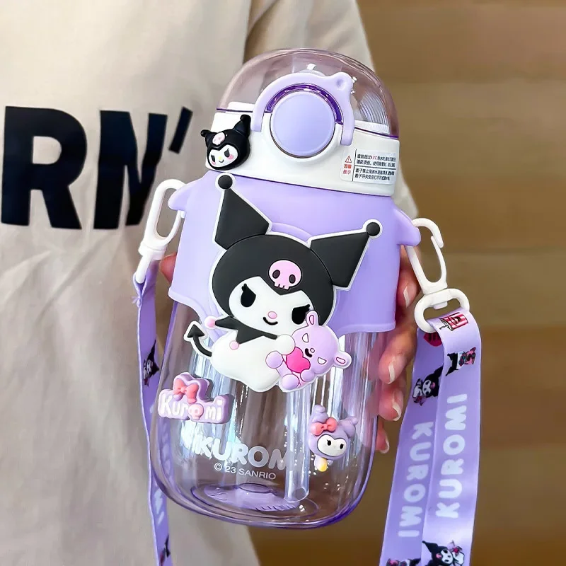 690ml Sanrio Kulomi Large Capacity Water Bottle Portable Straw Water Cup Outdoor Exercise Fitness
690ml Sanrio Kulomi Large Capacity Water Bottle Portable Straw Water Cup Outdoor Exercise Fitness