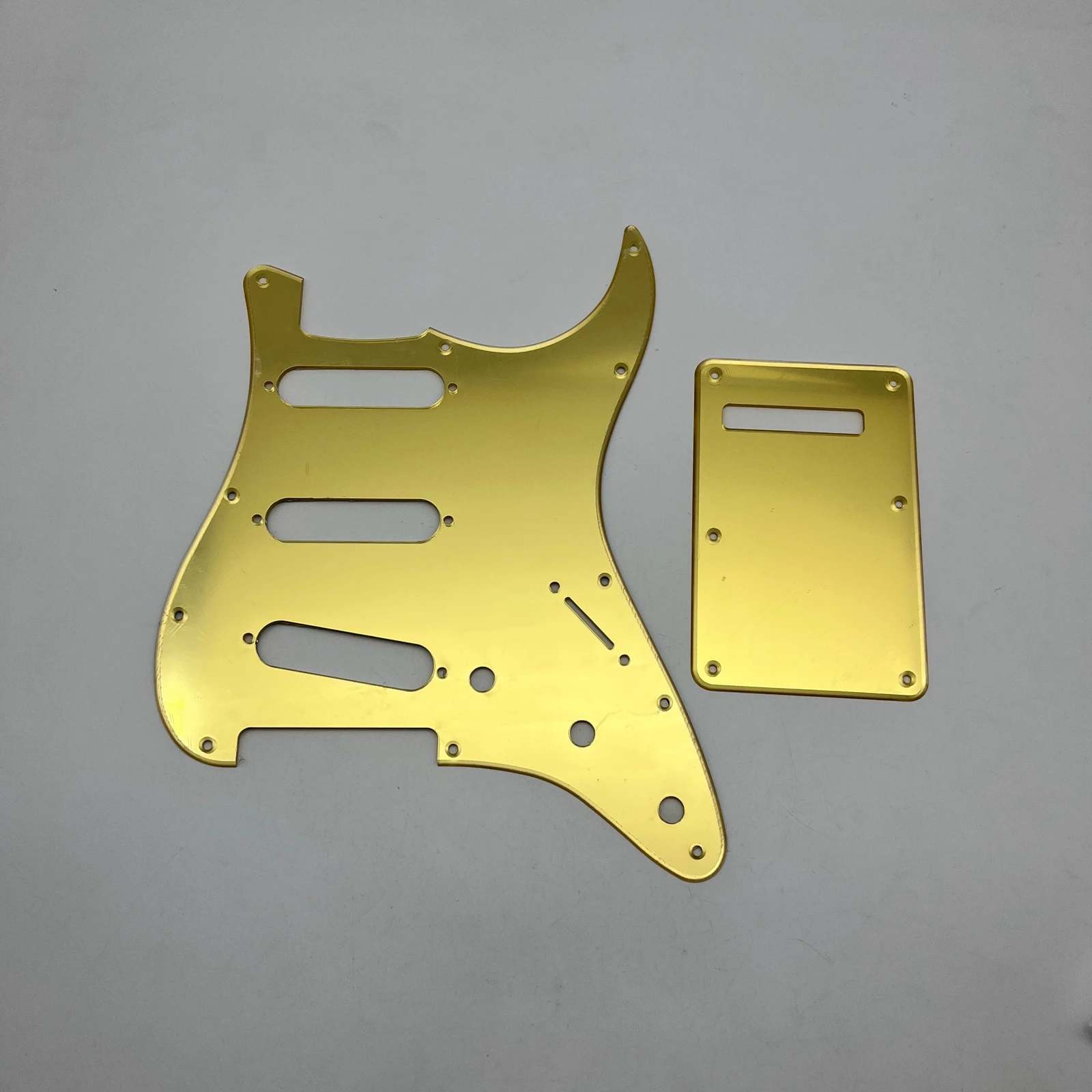 SSS электрогитара ST Style Pickguard задняя пластина Tremolo крышка Золотое зеркало с винтами
SSS электрогитара ST Style Pickguard задняя пластина Tremolo крышка Золотое зеркало с винтами