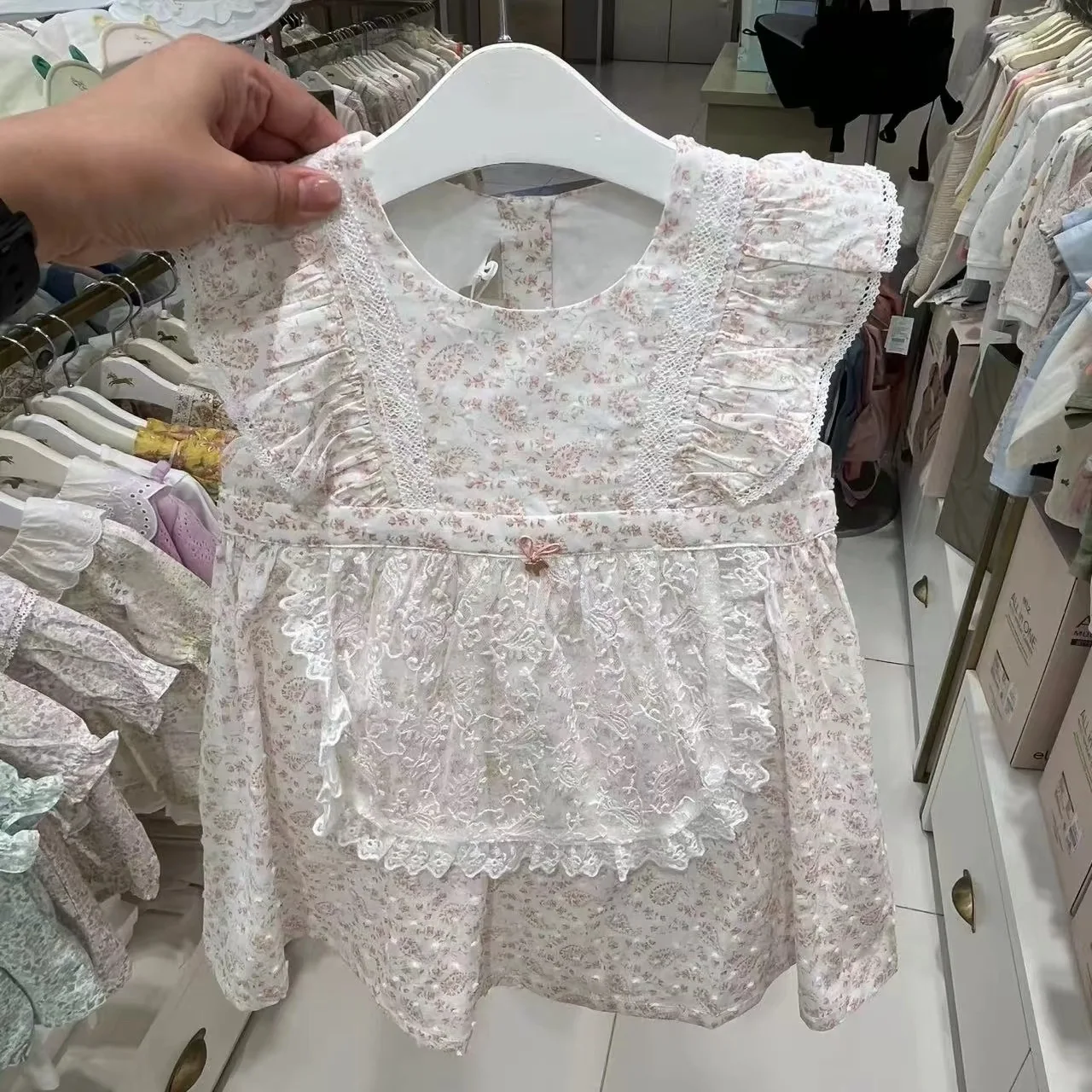 Cute Floral Lace Short Sleeve Dress for Girls Children's Clothing Princess Skirt Shorts Set Casual Four Seasons Universal
Cute Floral Lace Short Sleeve Dress for Girls Children's Clothing Princess Skirt Shorts Set Casual Four Seasons Universal