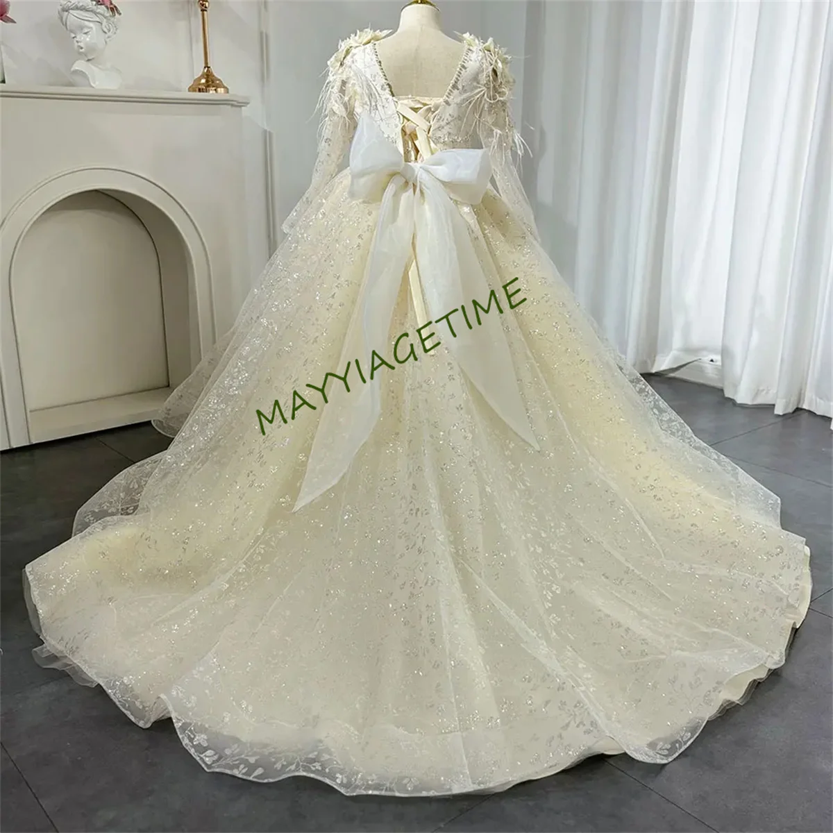 Luxury Off White Flower Girl Dresses Dubai Beading Sequined Princess Gown for Kids Wedding Birthday Party Pageant
Luxury Off White Flower Girl Dresses Dubai Beading Sequined Princess Gown for Kids Wedding Birthday Party Pageant
