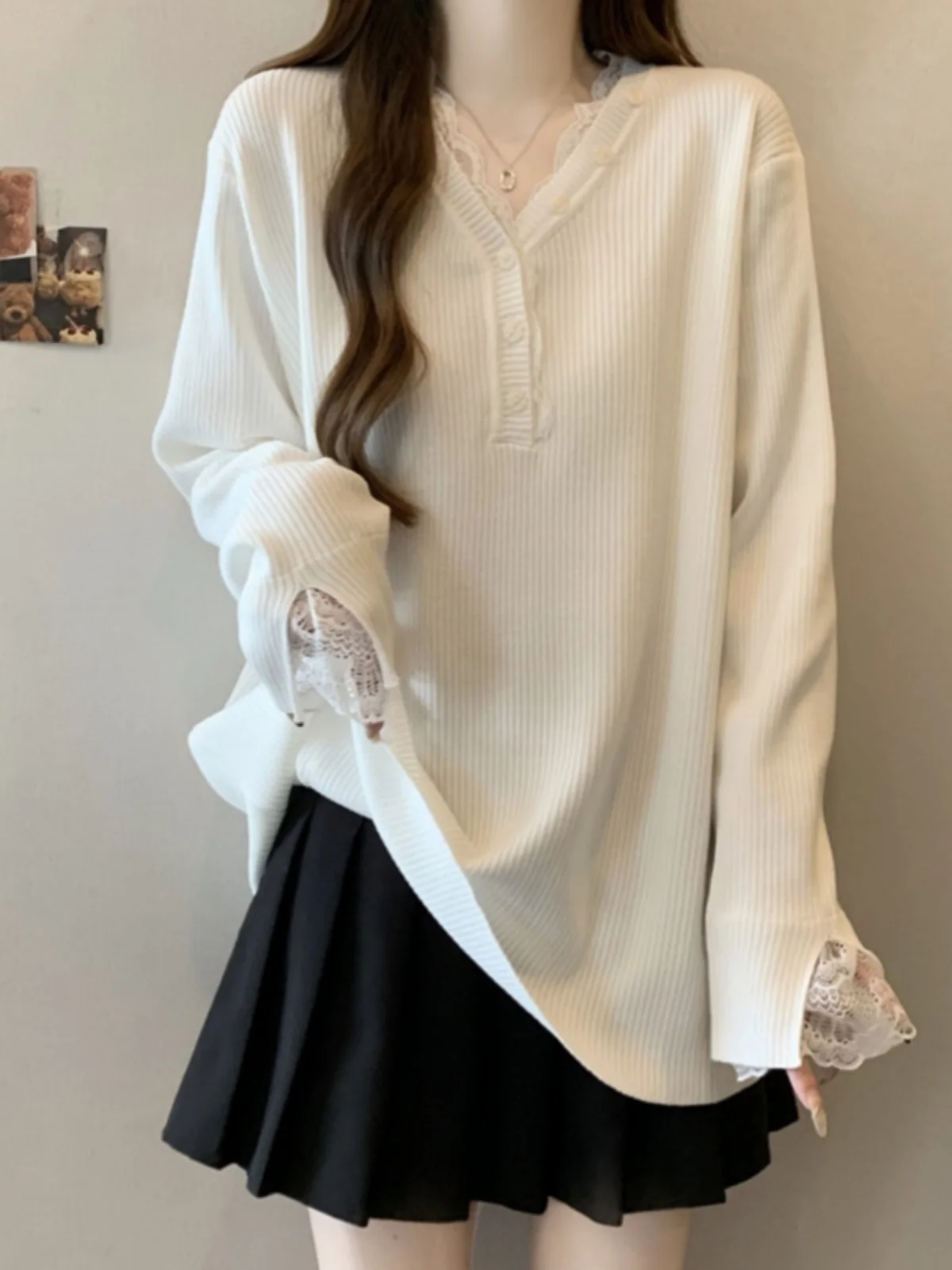 Lace Splice V-neck Knitwear Women's Spring Autumn Loose Cover Belly Top High-End Feeling Base Layer Sweater Korean Style
Lace Splice V-neck Knitwear Women's Spring Autumn Loose Cover Belly Top High-End Feeling Base Layer Sweater Korean Style