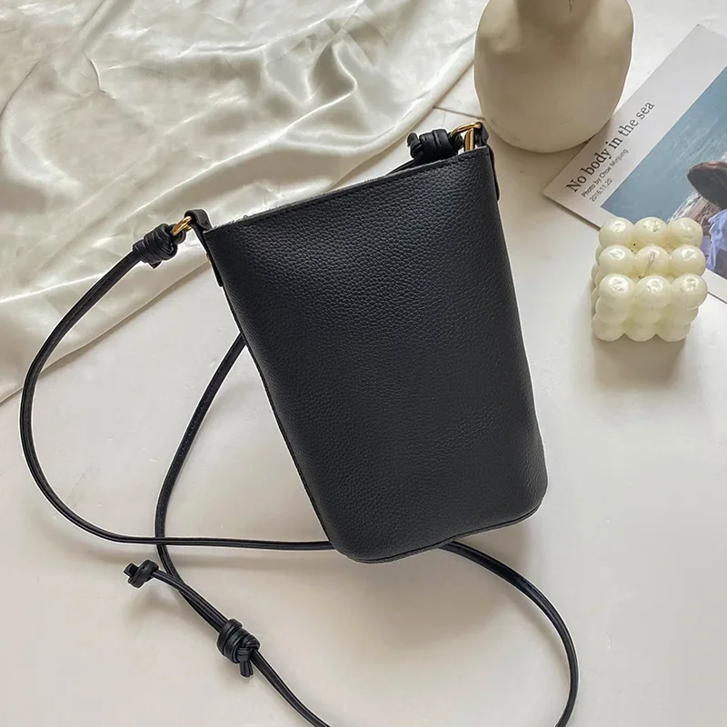 2025 New Black Mini Bucket Bag for Women PU Leather Mobile Phone Cross Bags Female Ladies Luxury Designer Shoulder Bag Bolsas
2025 New Black Mini Bucket Bag for Women PU Leather Mobile Phone Cross Bags Female Ladies Luxury Designer Shoulder Bag Bolsas