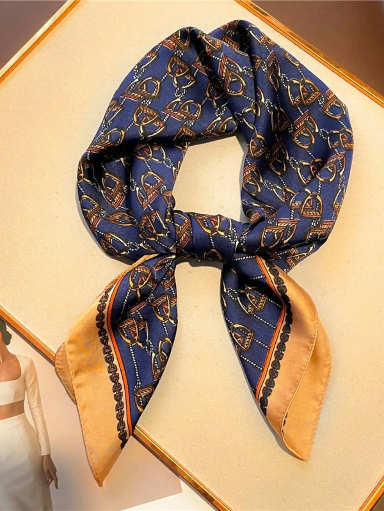 Fashion printed silk satin headscarf, women's shawl scarf, approximately 28 x 28 inches, suitable for all seasons
Fashion printed silk satin headscarf, women's shawl scarf, approximately 28 x 28 inches, suitable for all seasons