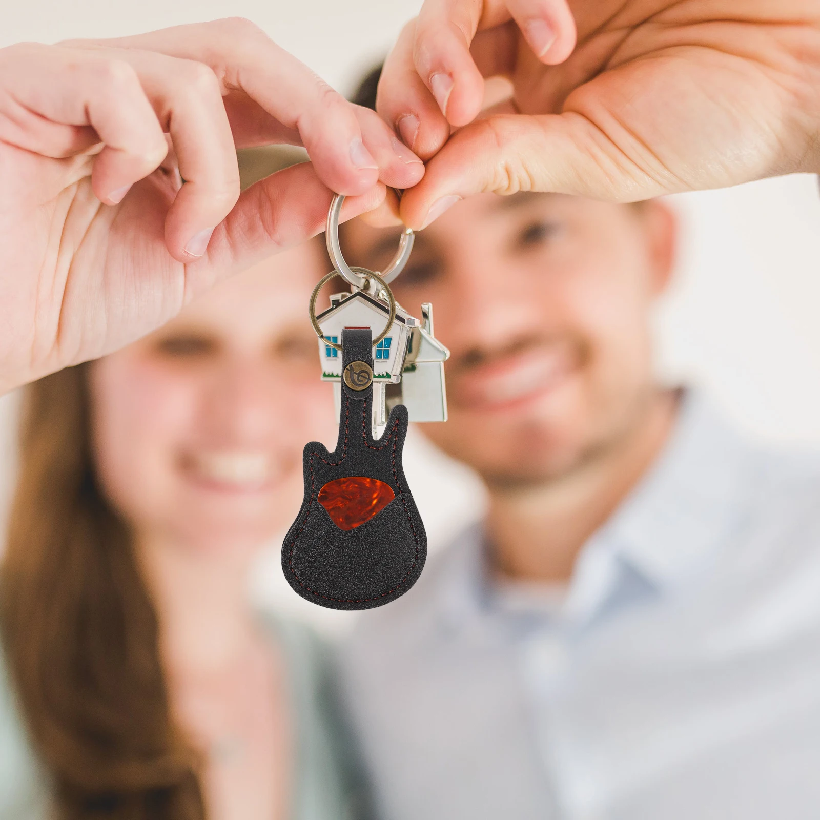 PU Guitar Pick Storage Bag with Keychain Small Size Portable Holder for Bass Electric Acoustic Picks Plectrum Protection Case
PU Guitar Pick Storage Bag with Keychain Small Size Portable Holder for Bass Electric Acoustic Picks Plectrum Protection Case