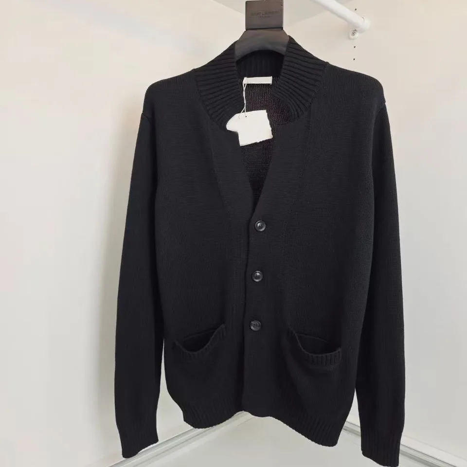 BC Italian Men's Autumn and Winter New Fashion V-Neck Knitted Cardigan Men's Business Casual Solid Color Long Sleeve Sweater
BC Italian Men's Autumn and Winter New Fashion V-Neck Knitted Cardigan Men's Business Casual Solid Color Long Sleeve Sweater