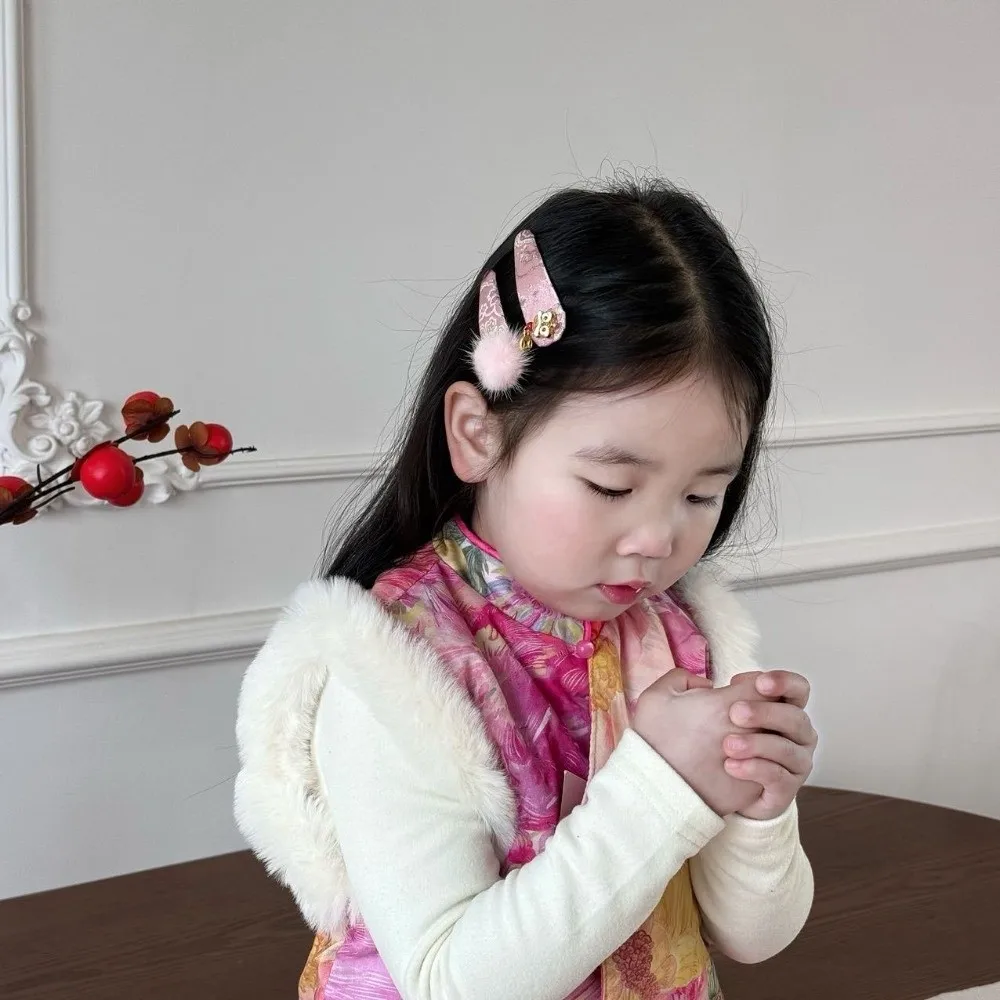 1 Pair Lion Dance Children's Chinese Hairpins Embroidered Bow Plush Ball Embroidered Satin Barrettes Tang Suit Headwear
1 Pair Lion Dance Children's Chinese Hairpins Embroidered Bow Plush Ball Embroidered Satin Barrettes Tang Suit Headwear