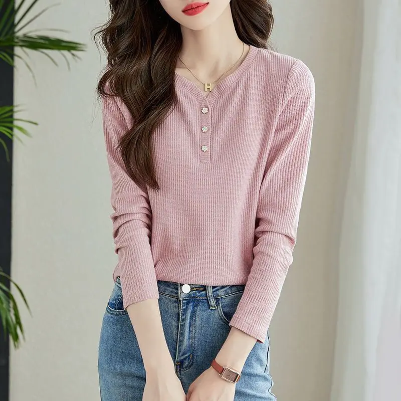 2024 Women's Autumn New Splicing PulloversV Collar Button Fashion Solid Color Loose Versatile Minimalist Casual Long Sleeve Top
2024 Women's Autumn New Splicing PulloversV Collar Button Fashion Solid Color Loose Versatile Minimalist Casual Long Sleeve Top