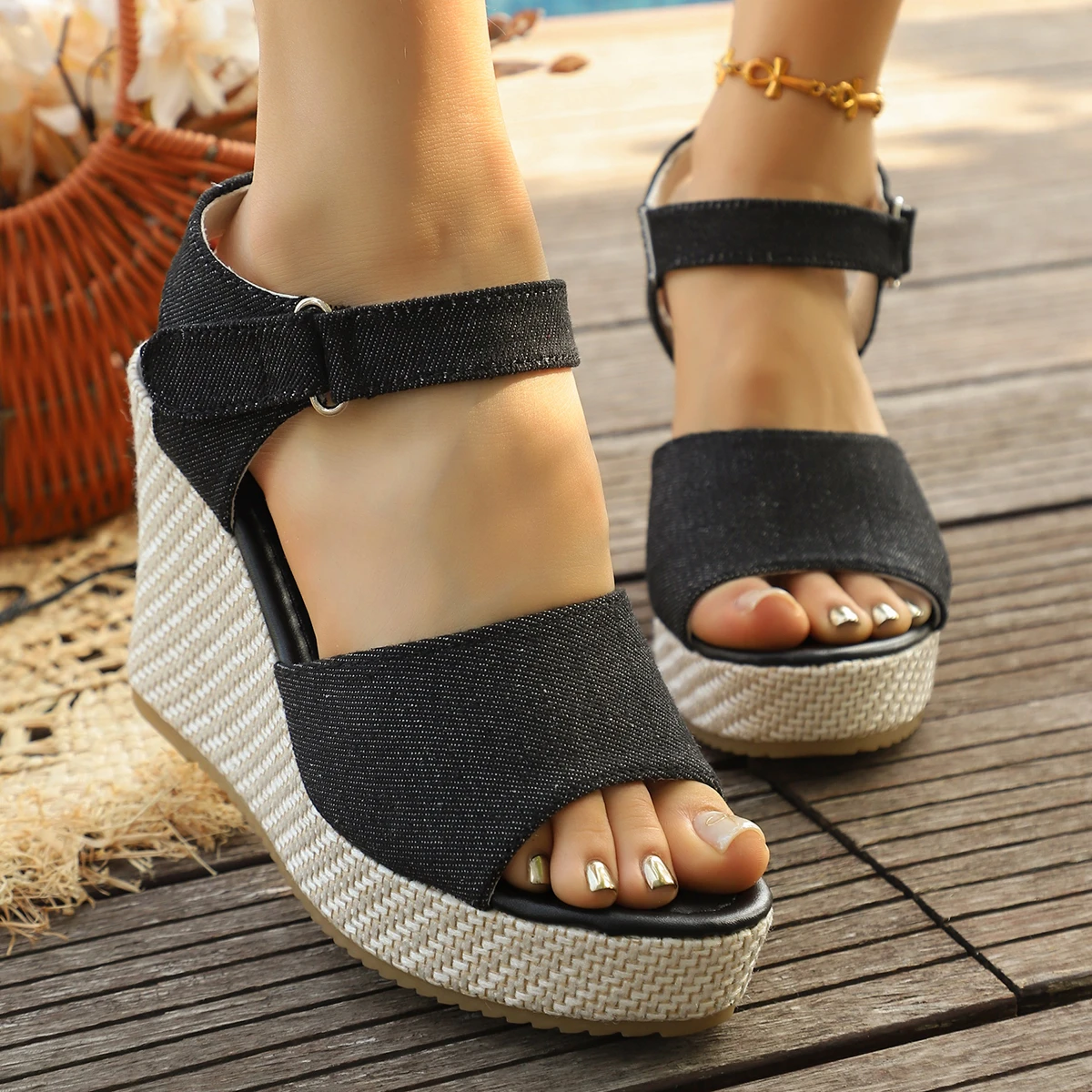 Woman Leather Summer Fashion Wedge Female Large Size Mid-heeled Platform Black New Comfortable Retro Sandals for Women
Woman Leather Summer Fashion Wedge Female Large Size Mid-heeled Platform Black New Comfortable Retro Sandals for Women