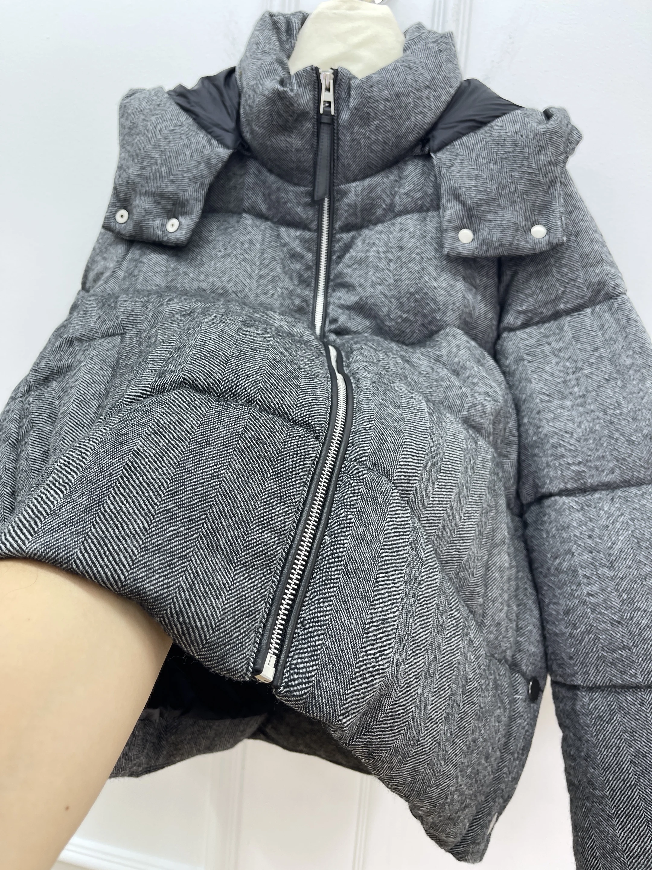 2025 Autumn New High Quality Fashion Casual Hooded Goose Down Jacket For Women
2025 Autumn New High Quality Fashion Casual Hooded Goose Down Jacket For Women