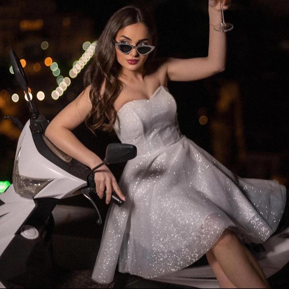 Bling Short Wedding Dresses Tulle Sweetheart A Line Bridal Gowns Above Knee Length Mini Bridal Party Dress For Elegant Women
Bling Short Wedding Dresses Tulle Sweetheart A Line Bridal Gowns Above Knee Length Mini Bridal Party Dress For Elegant Women