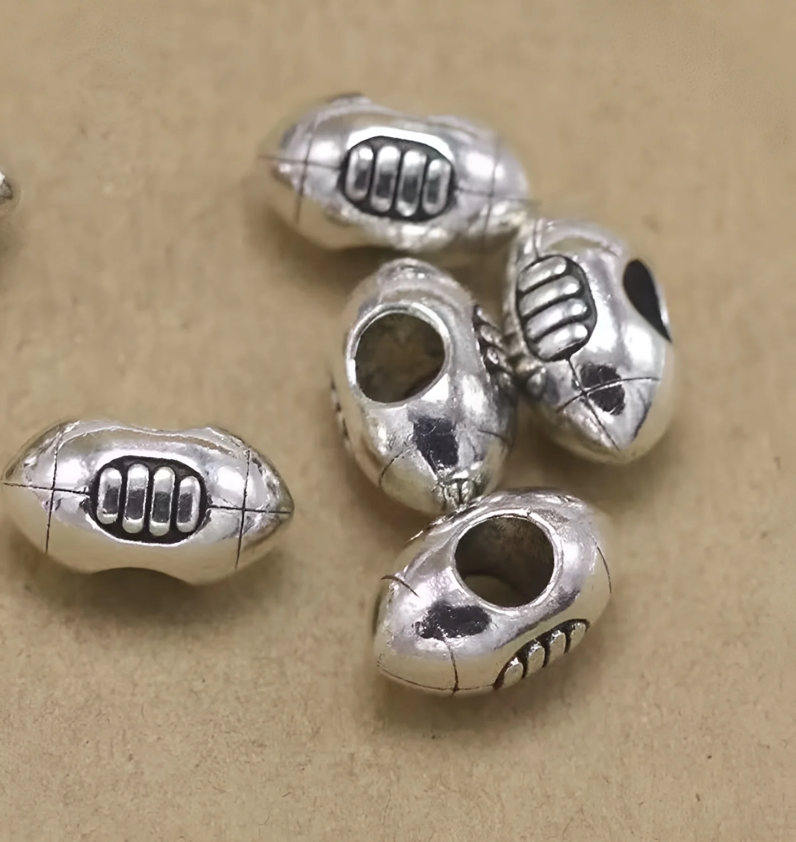 20pcs 14*9*8mm, hole 4.5mm Alloy metal tibetan silver rugby loose beads for jewelry handmade HW2667
20pcs 14*9*8mm, hole 4.5mm Alloy metal tibetan silver rugby loose beads for jewelry handmade HW2667