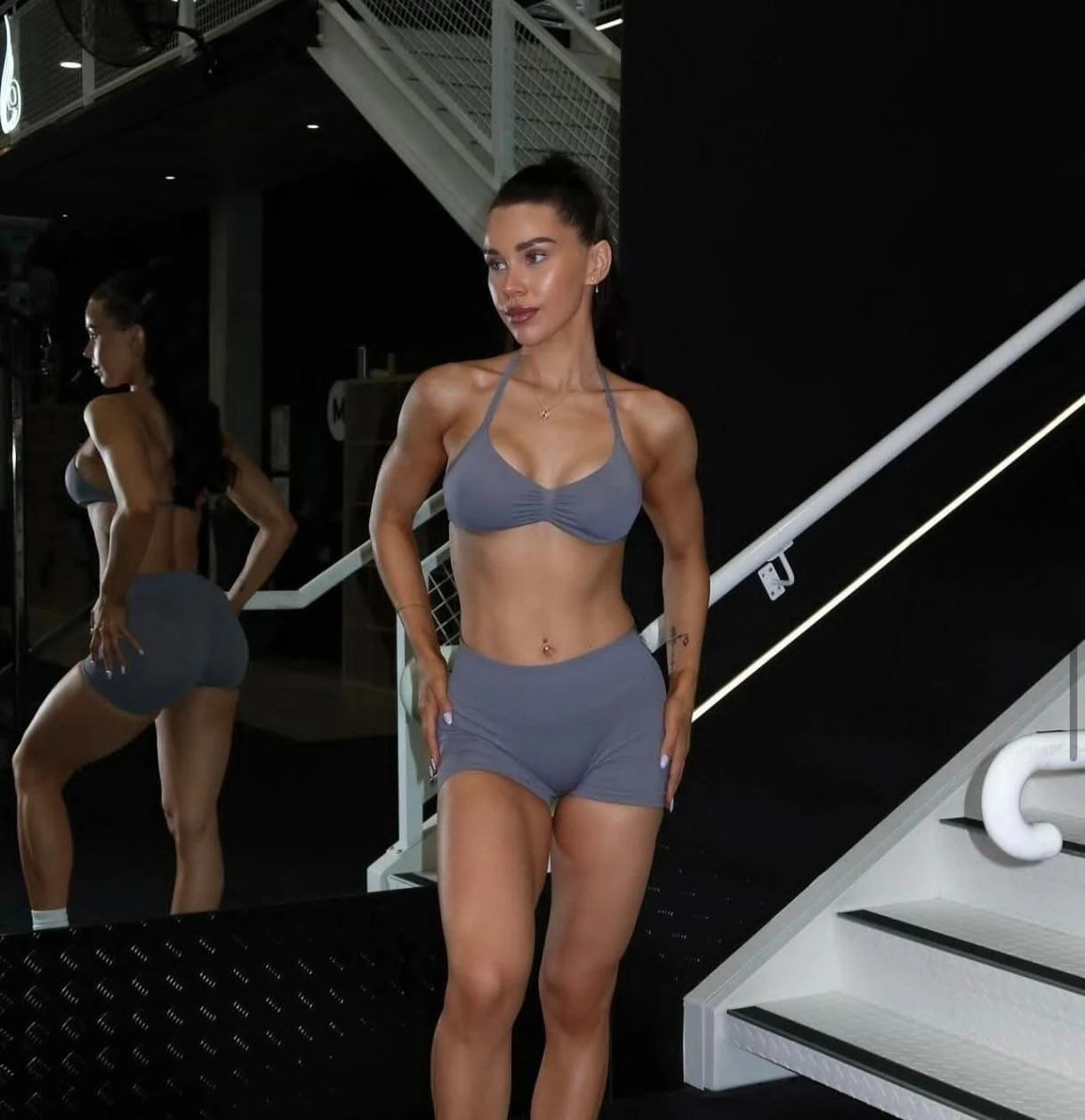 Summer New High-quality Sports Brand Fashion Trend Neck Vest Women's Light Board Unmarked Yoga Cycling Breathable Shorts Set
Summer New High-quality Sports Brand Fashion Trend Neck Vest Women's Light Board Unmarked Yoga Cycling Breathable Shorts Set