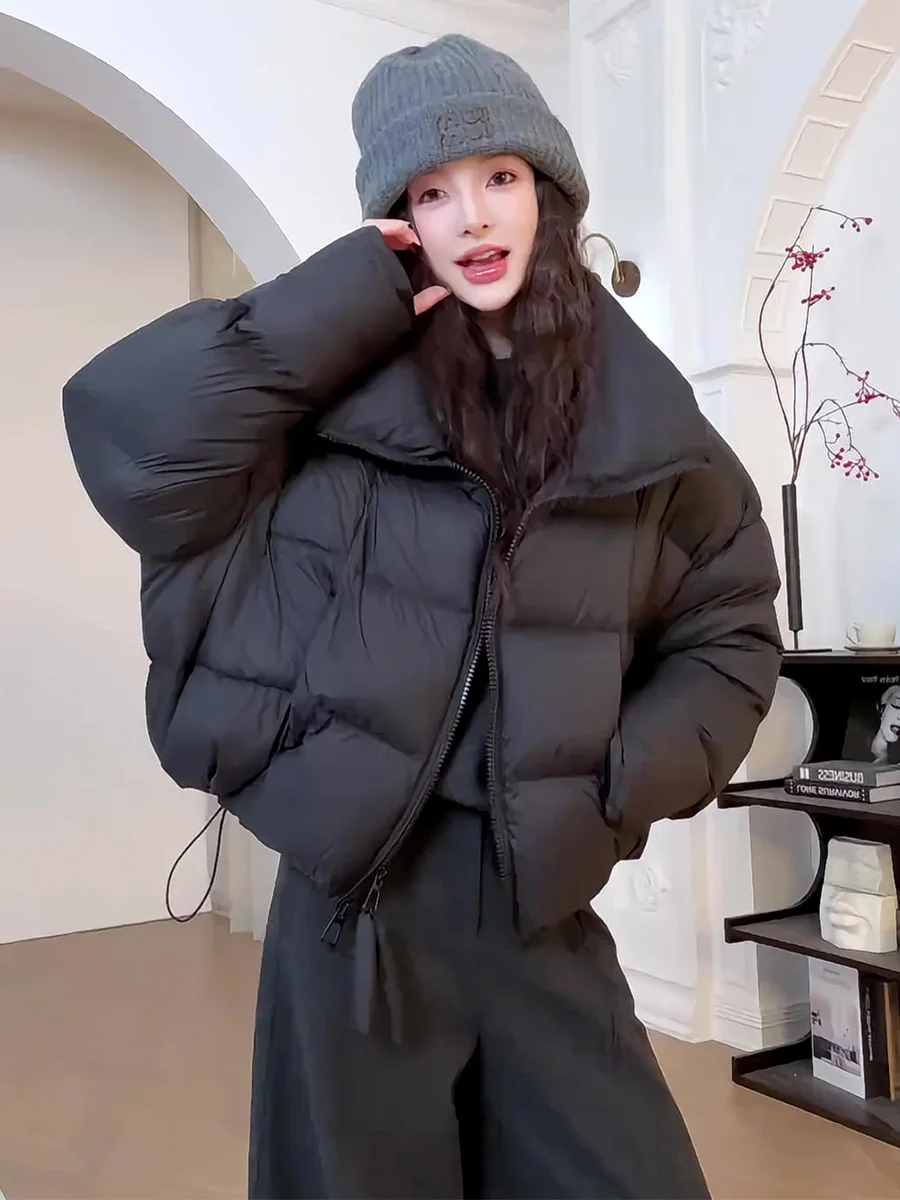 Новая женская повседневная утепленная куртка-пуховик с воротником-стойкой, черная, теплая, из пухового наполнителя
Новая женская повседневная утепленная куртка-пуховик с воротником-стойкой, черная, теплая, из пухового наполнителя