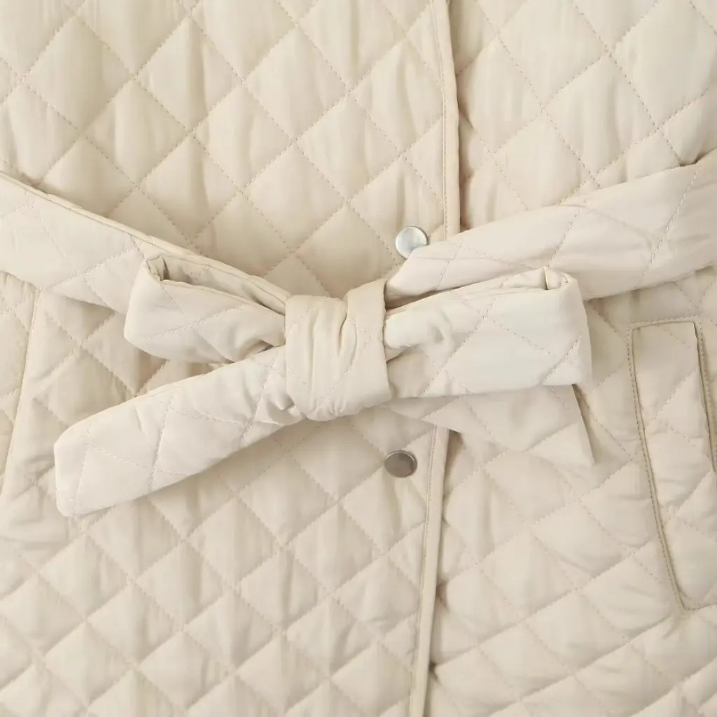 Женская стеганая хлопковая куртка с поясом с лацканами и вышивкой, уличная мода, осень-зима, европейско-американский стиль
Женская стеганая хлопковая куртка с поясом с лацканами и вышивкой, уличная мода, осень-зима, европейско-американский стиль