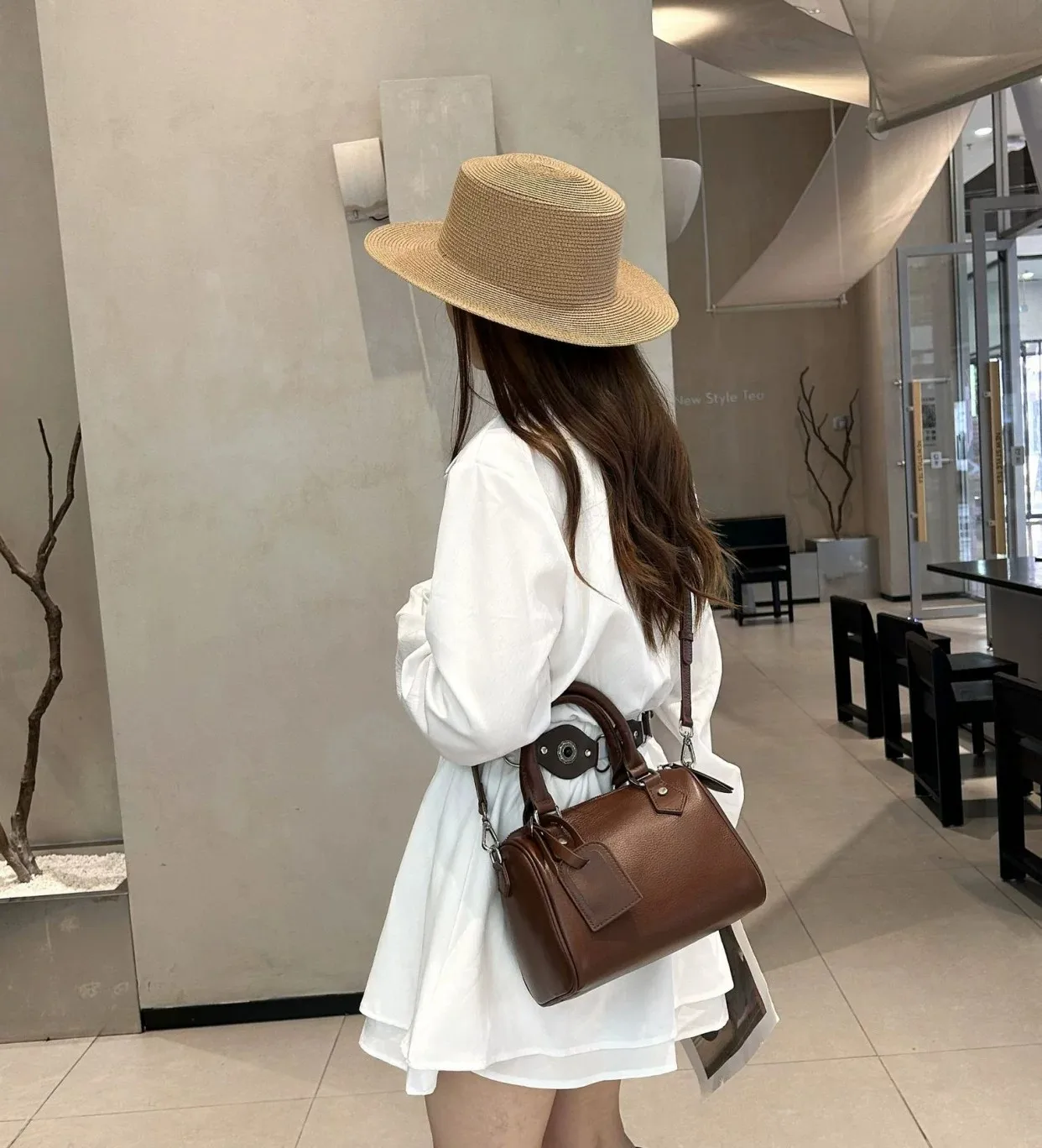 Top-grain cowhide crossbody bag, simple and practical, soft leather, solid color,pillow-sized small bag,soft genuine leather bag
Top-grain cowhide crossbody bag, simple and practical, soft leather, solid color,pillow-sized small bag,soft genuine leather bag