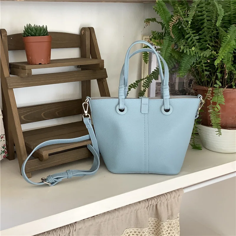 Solid Large Capacity Women Tote Bag Soft Pu Leather Casual Handle Bags Female All-Matched Crossbody Pack Lady Underarm Blosa
Solid Large Capacity Women Tote Bag Soft Pu Leather Casual Handle Bags Female All-Matched Crossbody Pack Lady Underarm Blosa