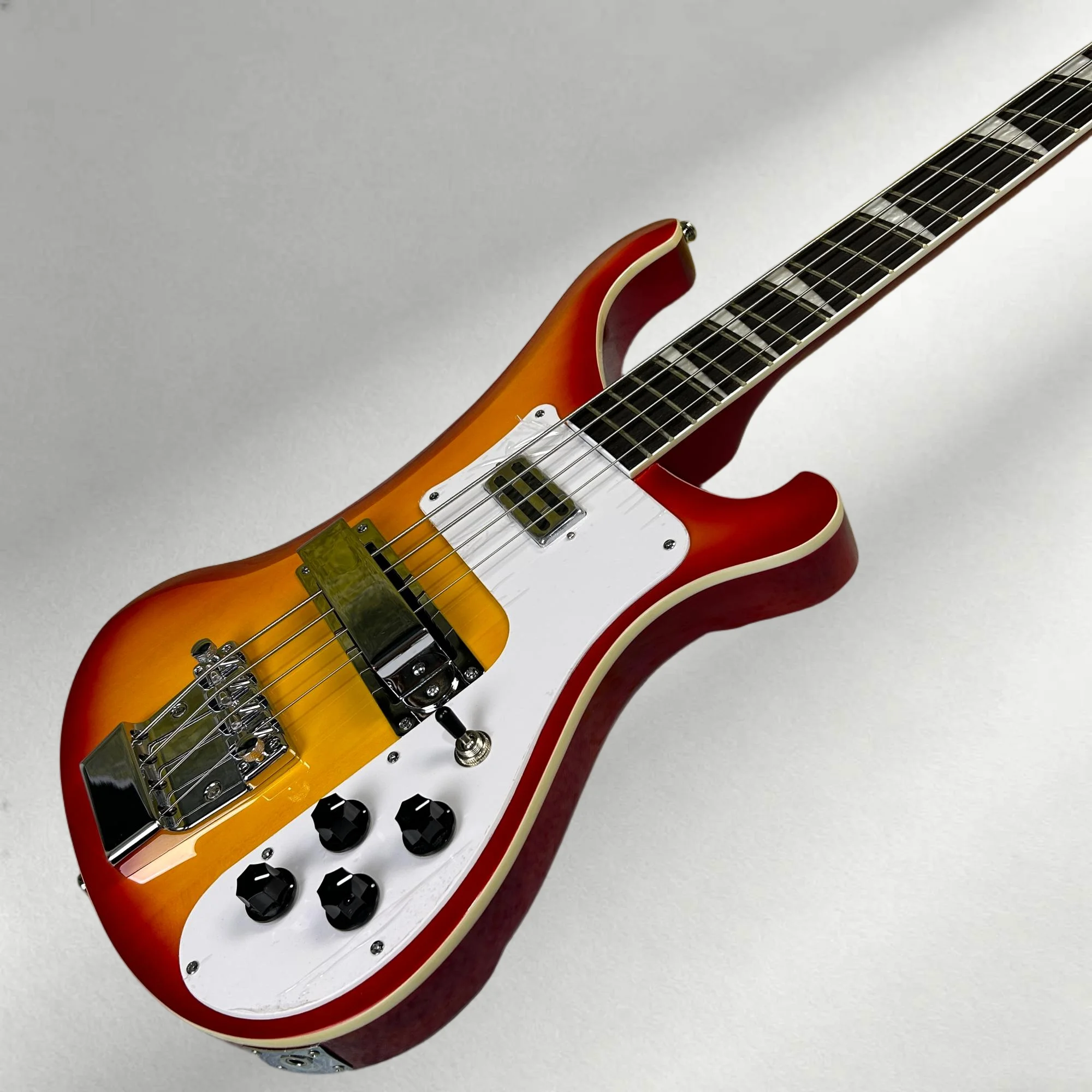 Bass Guitars 4003 Version Rickenback 844mm Scale Length Rosewood Fretboard Cherry Sunburst Color
Bass Guitars 4003 Version Rickenback 844mm Scale Length Rosewood Fretboard Cherry Sunburst Color