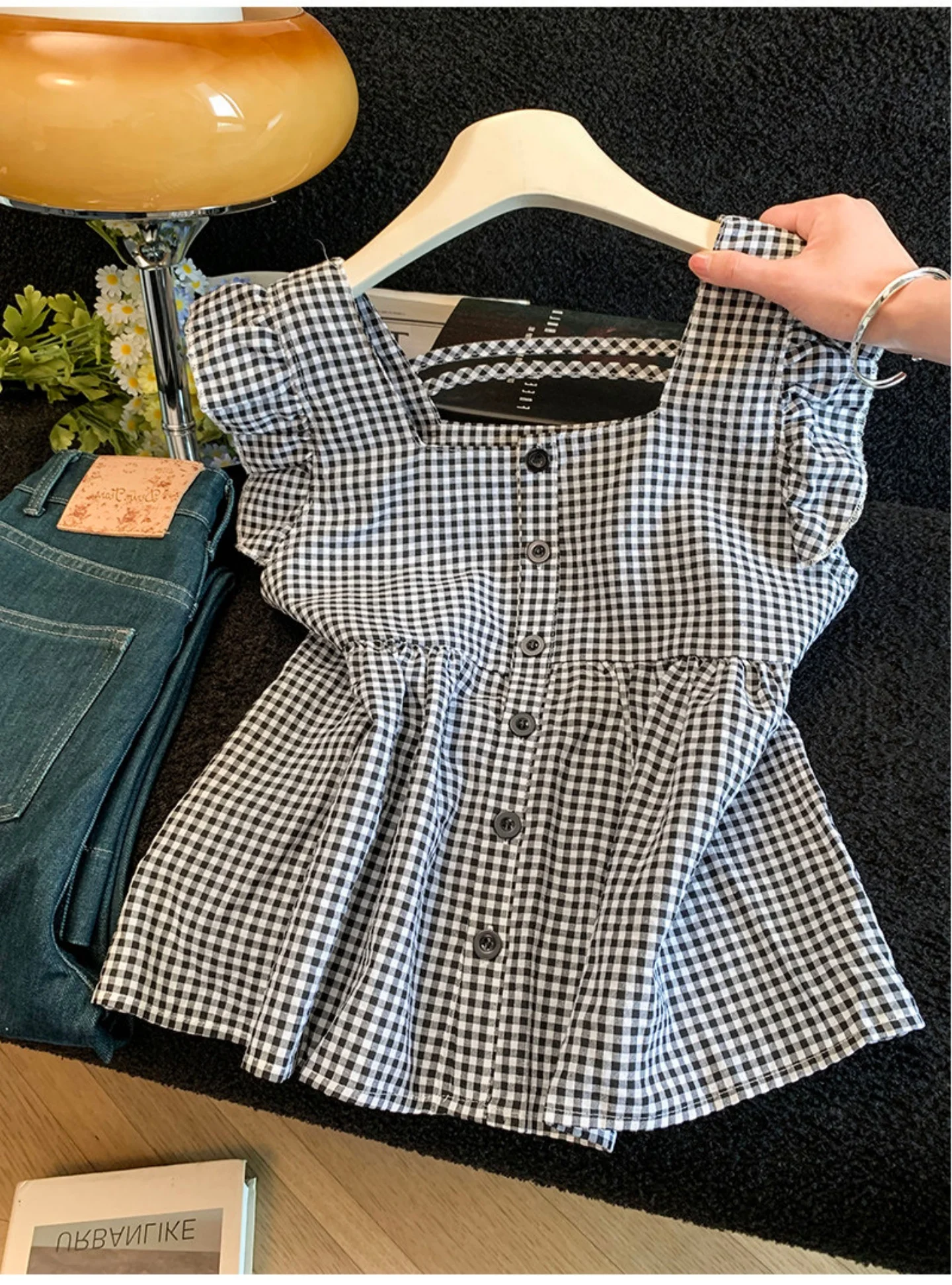 Summer 2026 Vintage Plaid Loose Sleeveless Shirt Women's Fashion Commute Style Breathable Cotton Square Collar Cardigan
Summer 2026 Vintage Plaid Loose Sleeveless Shirt Women's Fashion Commute Style Breathable Cotton Square Collar Cardigan