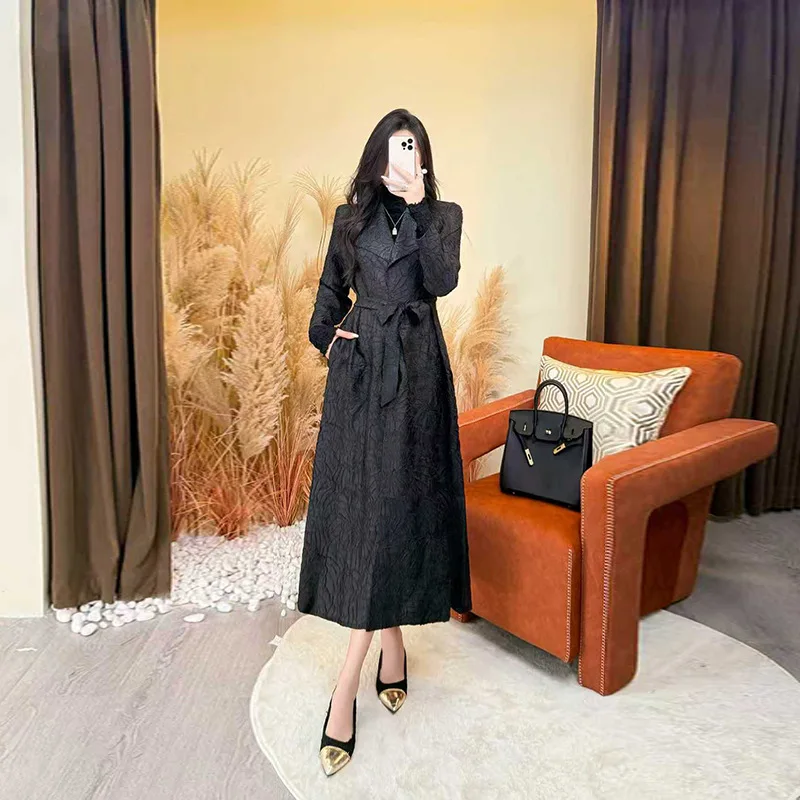 Miyake Fold 2025 Heavy Industry Embroidery Jacquard Waist Windbreaker with Strap Fold Korean Edition Slim Commuter Coat Coat
Miyake Fold 2025 Heavy Industry Embroidery Jacquard Waist Windbreaker with Strap Fold Korean Edition Slim Commuter Coat Coat