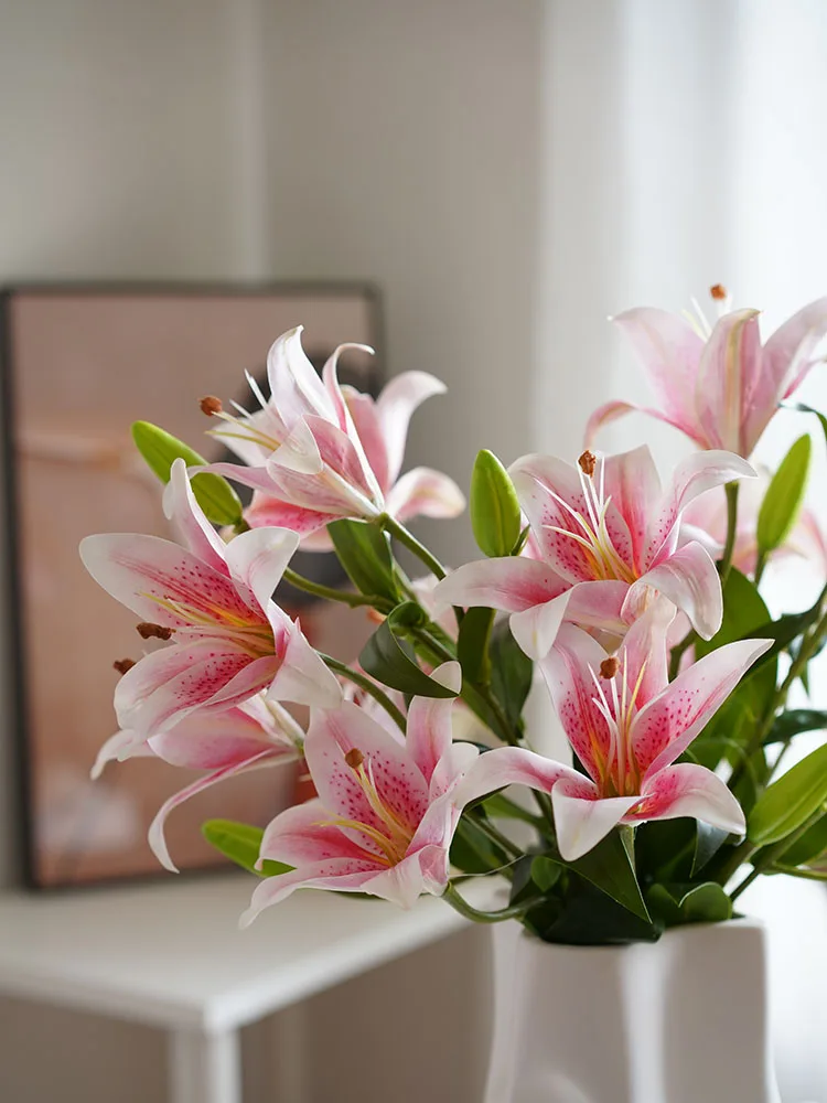 Moisturizing and tactile Lily artificial flower simulation flower, light luxury high-end vase decoration
Moisturizing and tactile Lily artificial flower simulation flower, light luxury high-end vase decoration