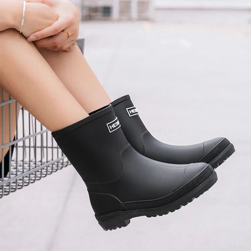 Fashionable Mid-Calf Rain Boots Women's Lightweight Waterproof Non-Slip Shoes Spring Autumn Seasonal EVA Material PVC Upper
Fashionable Mid-Calf Rain Boots Women's Lightweight Waterproof Non-Slip Shoes Spring Autumn Seasonal EVA Material PVC Upper