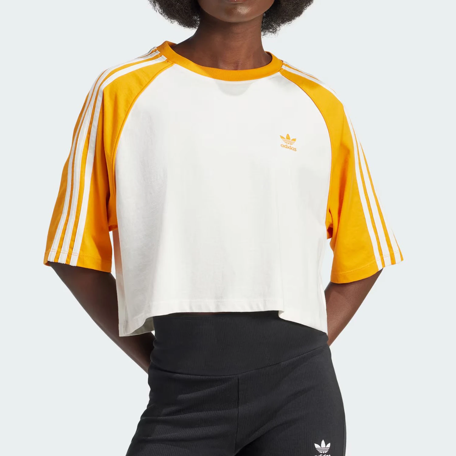 Adidas подлинный подлинный три полоски женский свободный спортивный повседневный трикотаж с коротким рукавом IZ2826
Adidas подлинный подлинный три полоски женский свободный спортивный повседневный трикотаж с коротким рукавом IZ2826