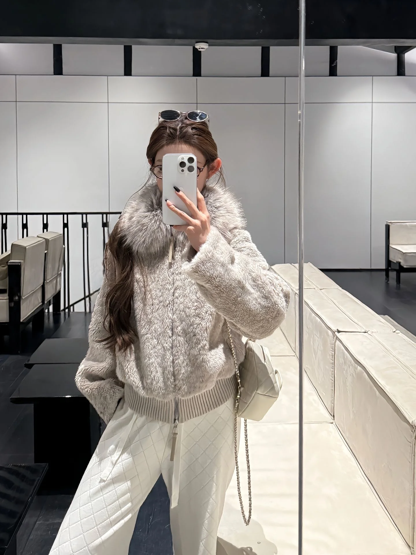 Women's Loose Knitted Cardigan Coat with Fur Collar Early Spring Fluffy Lazy Style Personality Thickened Polyester Fiber
Women's Loose Knitted Cardigan Coat with Fur Collar Early Spring Fluffy Lazy Style Personality Thickened Polyester Fiber