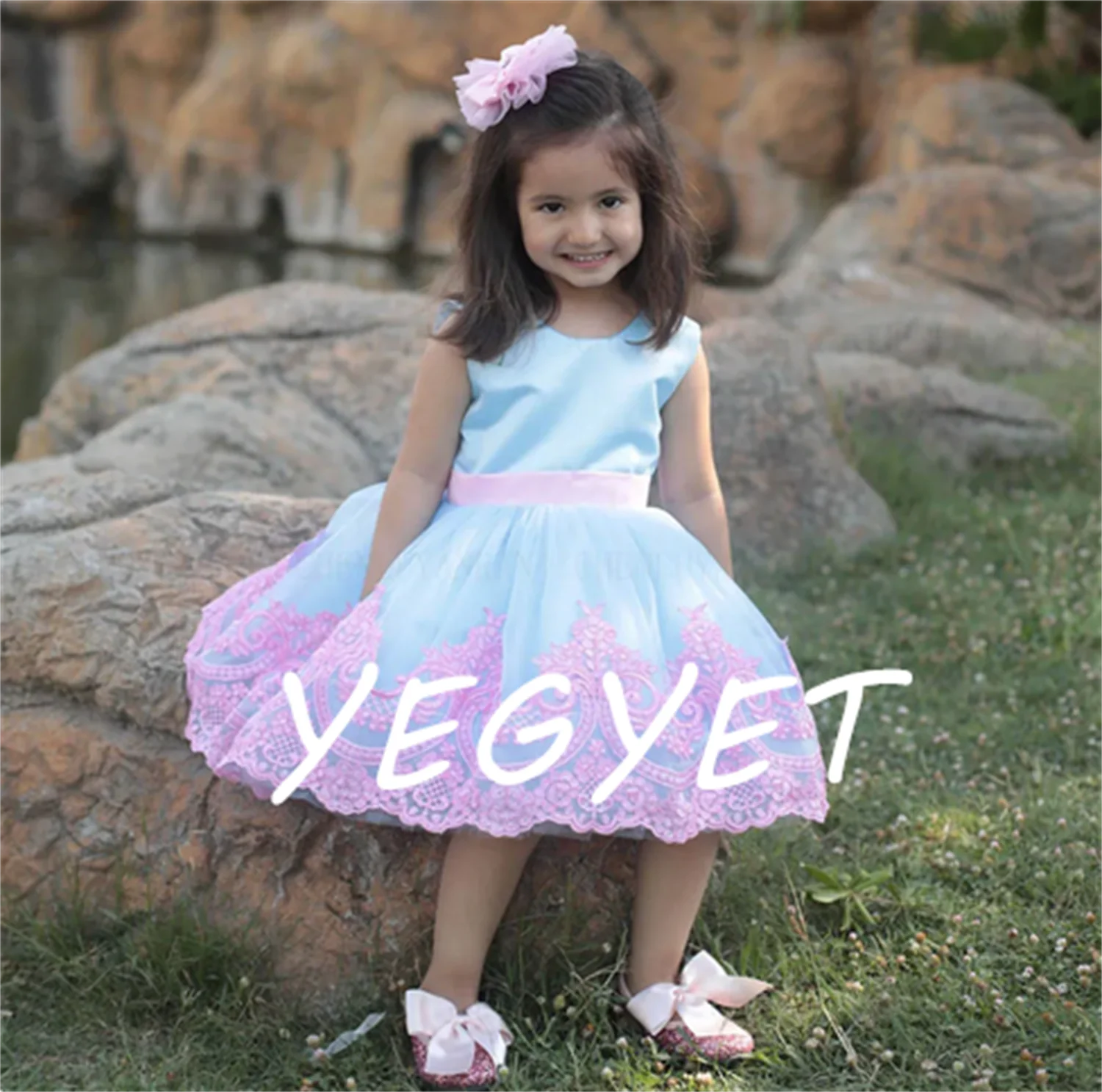 Blue Satin Flower Girls Dresses 2023 O-Neck Pink Applique Kids Wedding Party Dress A-Line Knee-Length Cute Girl Princess Gowns
Blue Satin Flower Girls Dresses 2023 O-Neck Pink Applique Kids Wedding Party Dress A-Line Knee-Length Cute Girl Princess Gowns